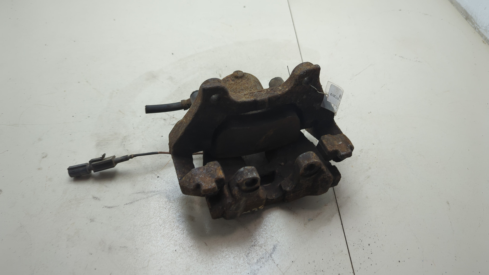 Суппорт передний левый