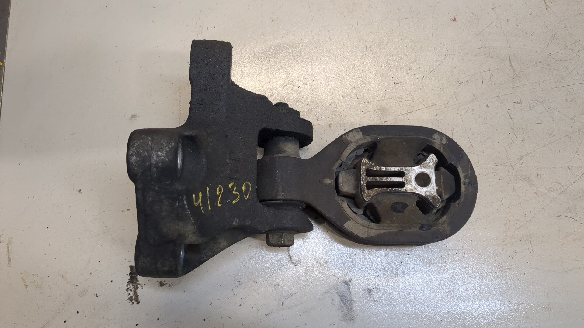 Опора двигателя правая