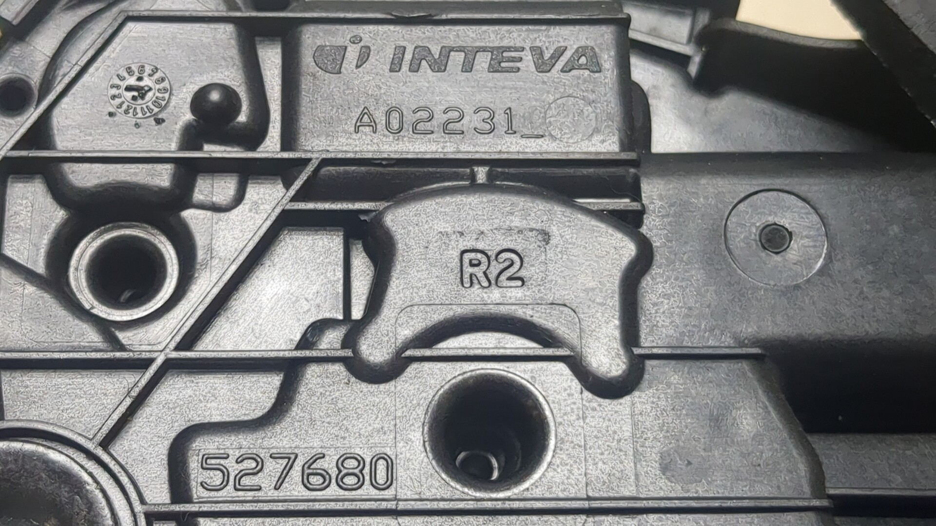 Замок двери передней правой