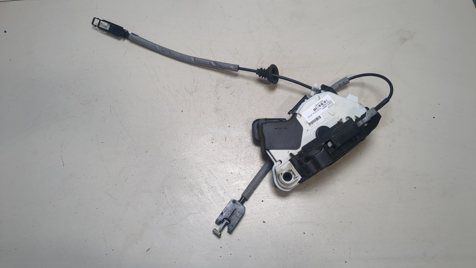 Замок двери передней правой