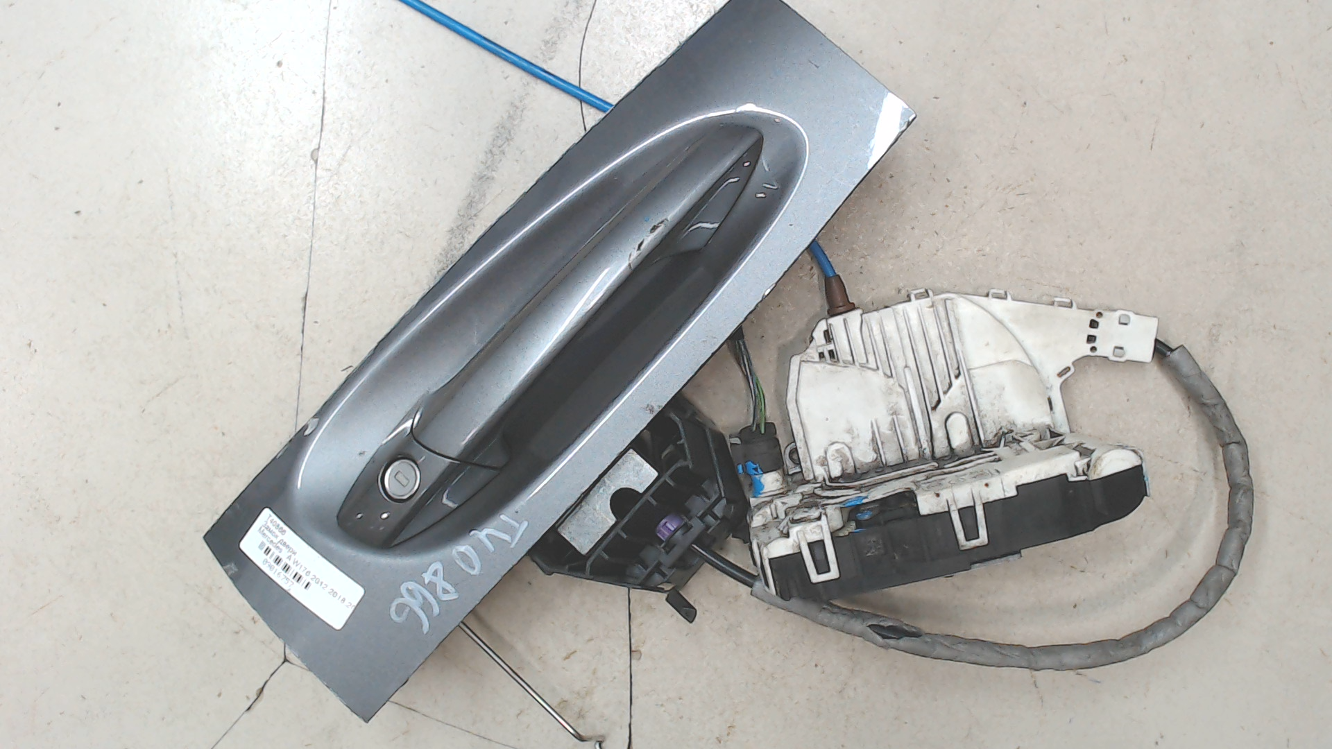 Замок двери передней левой