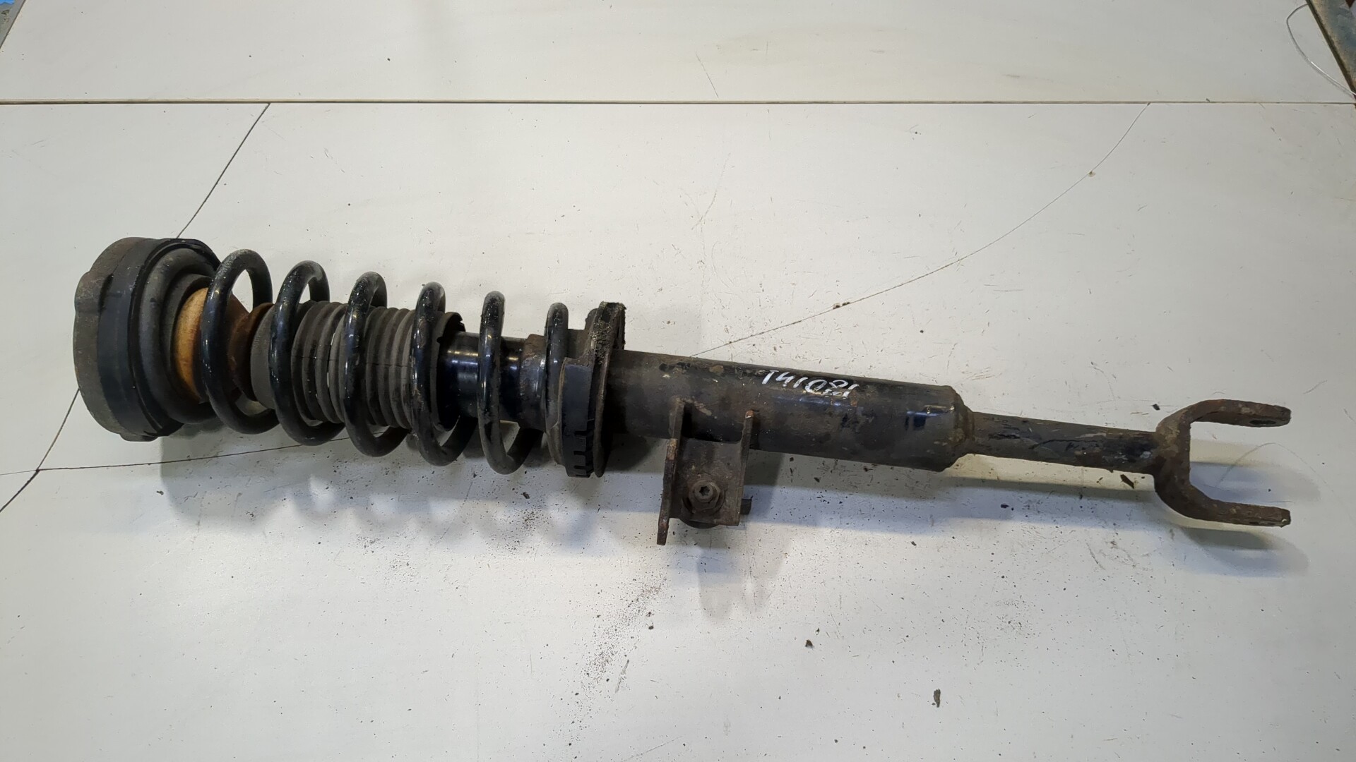 Амортизатор передний левый