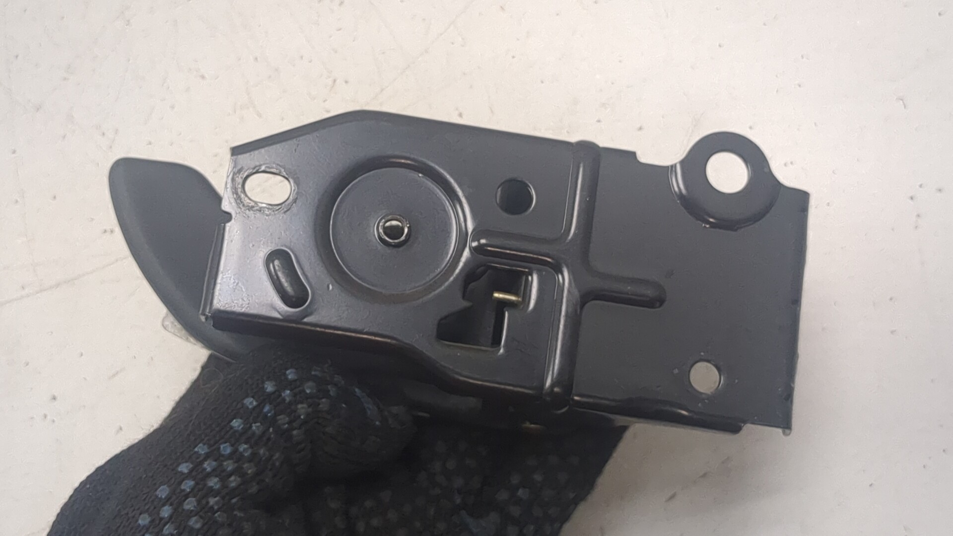 Ручка двери передней внутренняя левая