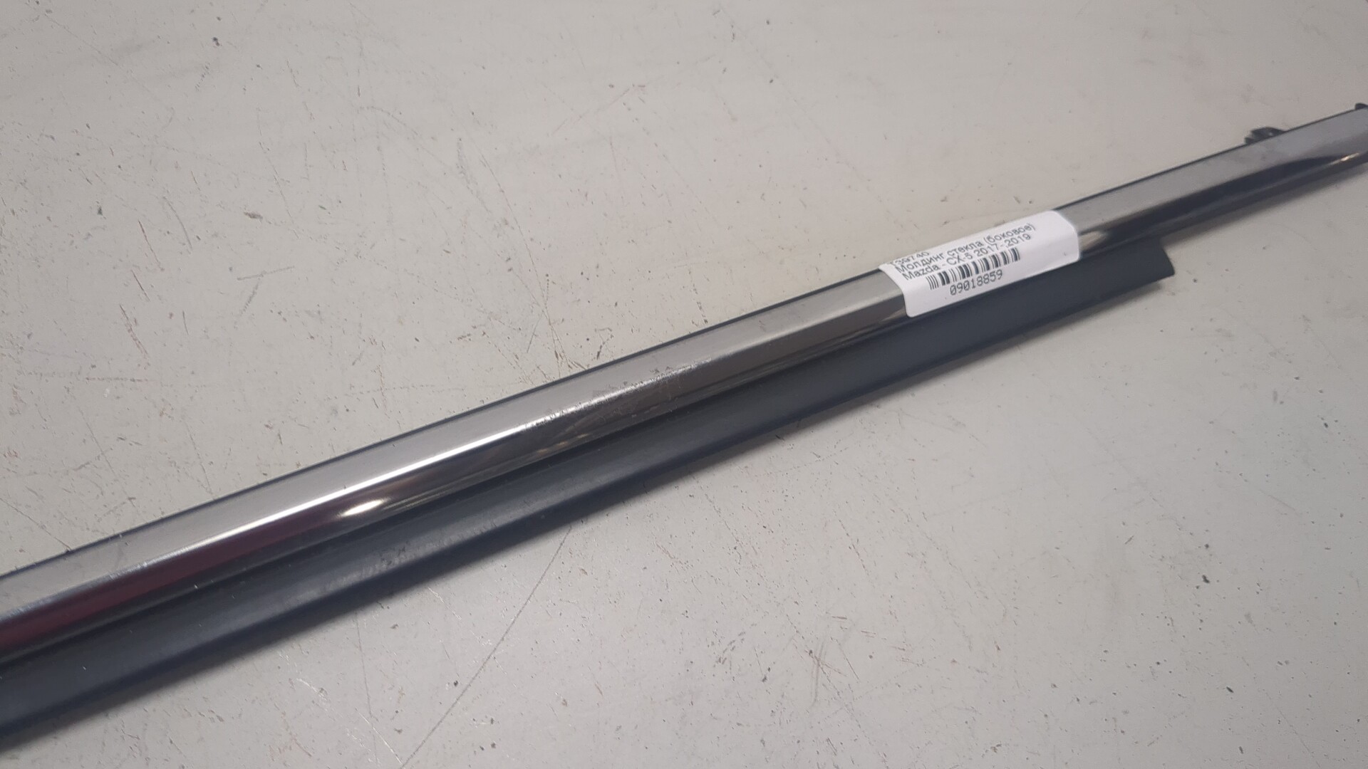 Накладка стекла переднего правого