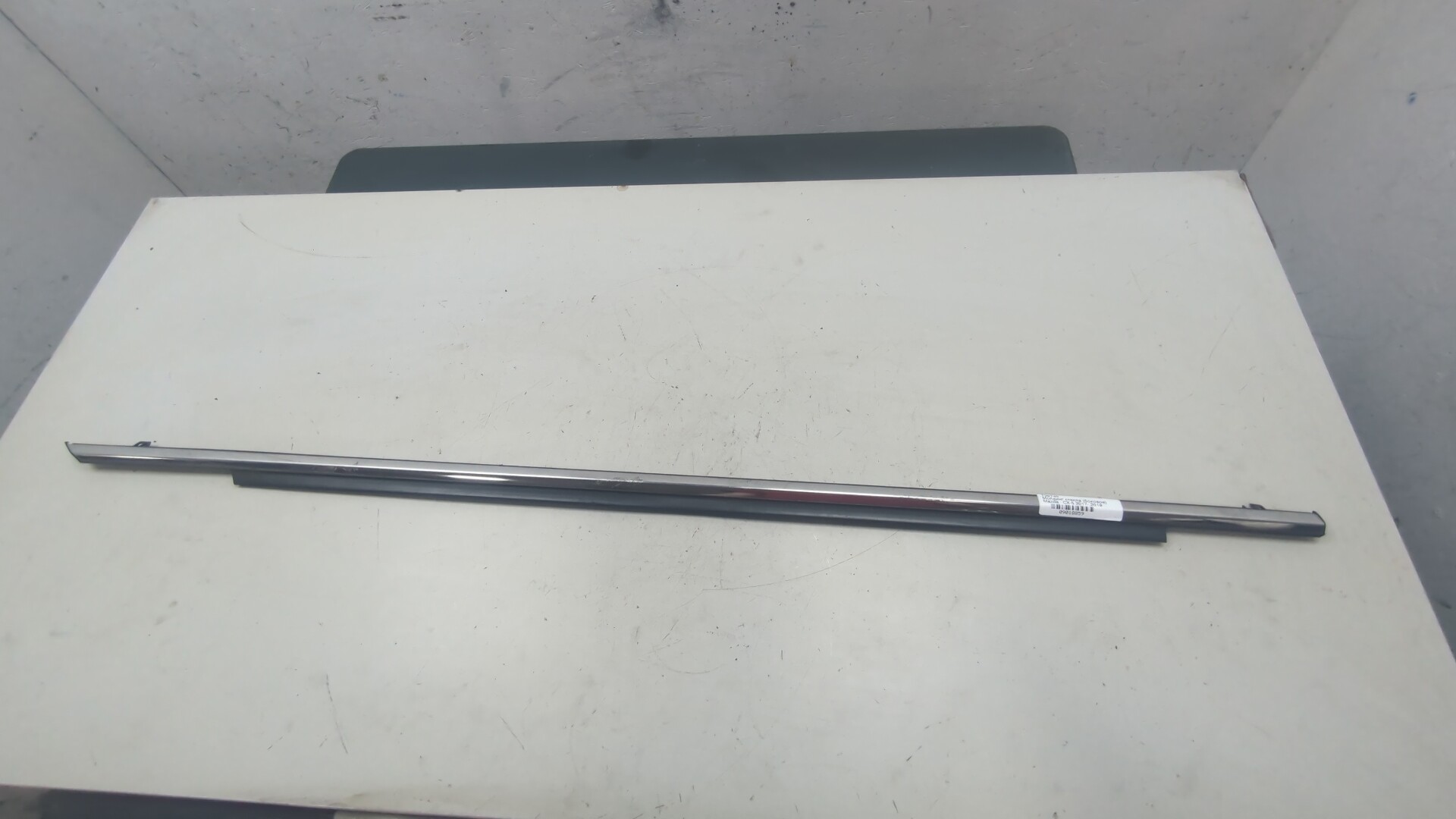 Накладка стекла переднего правого