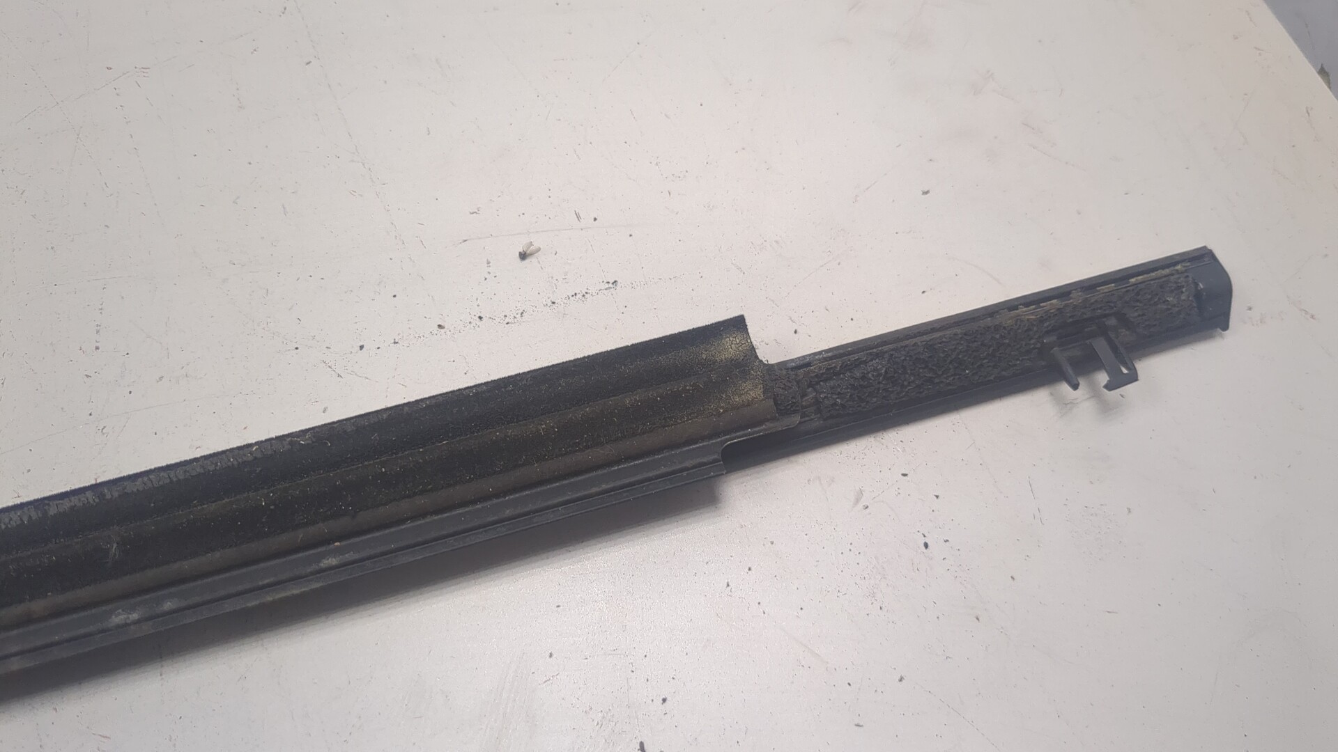 Накладка стекла переднего правого