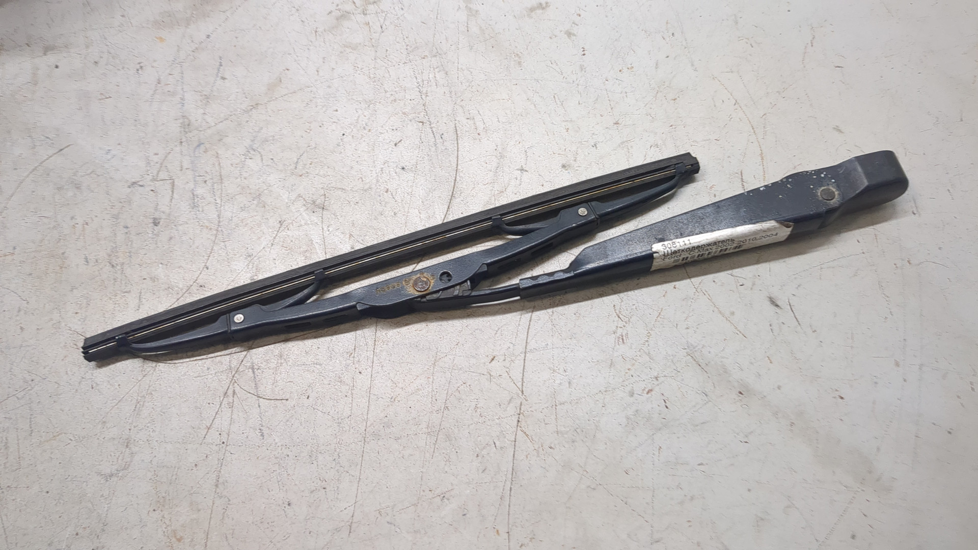 Поводок стеклоочистителя заднего