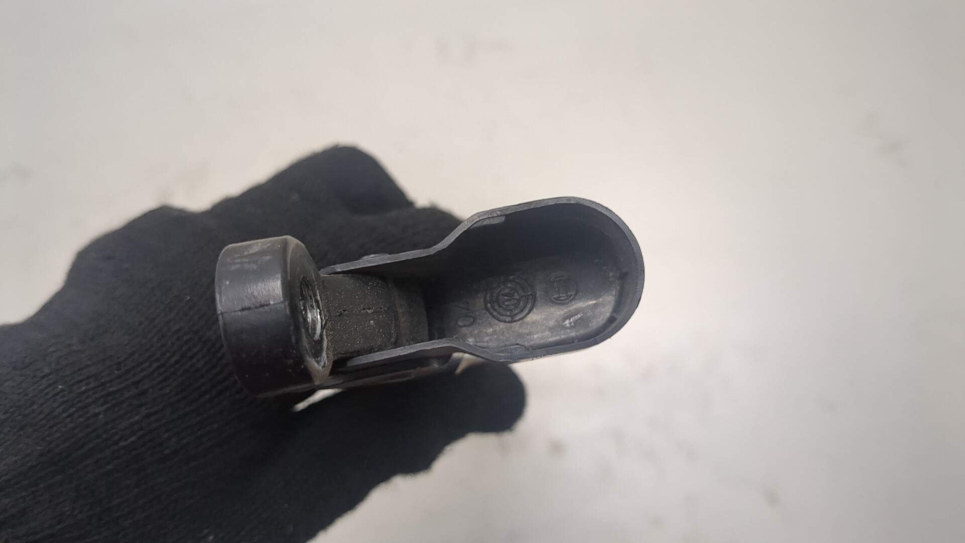 Поводок стеклоочистителя заднего