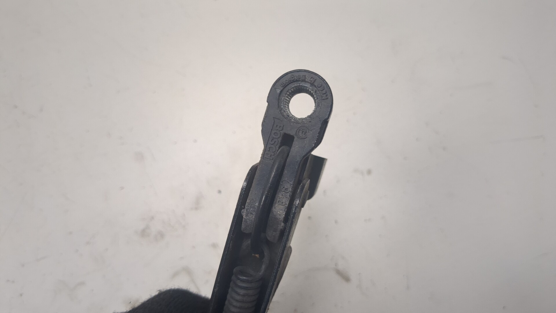 Поводок стеклоочистителя заднего