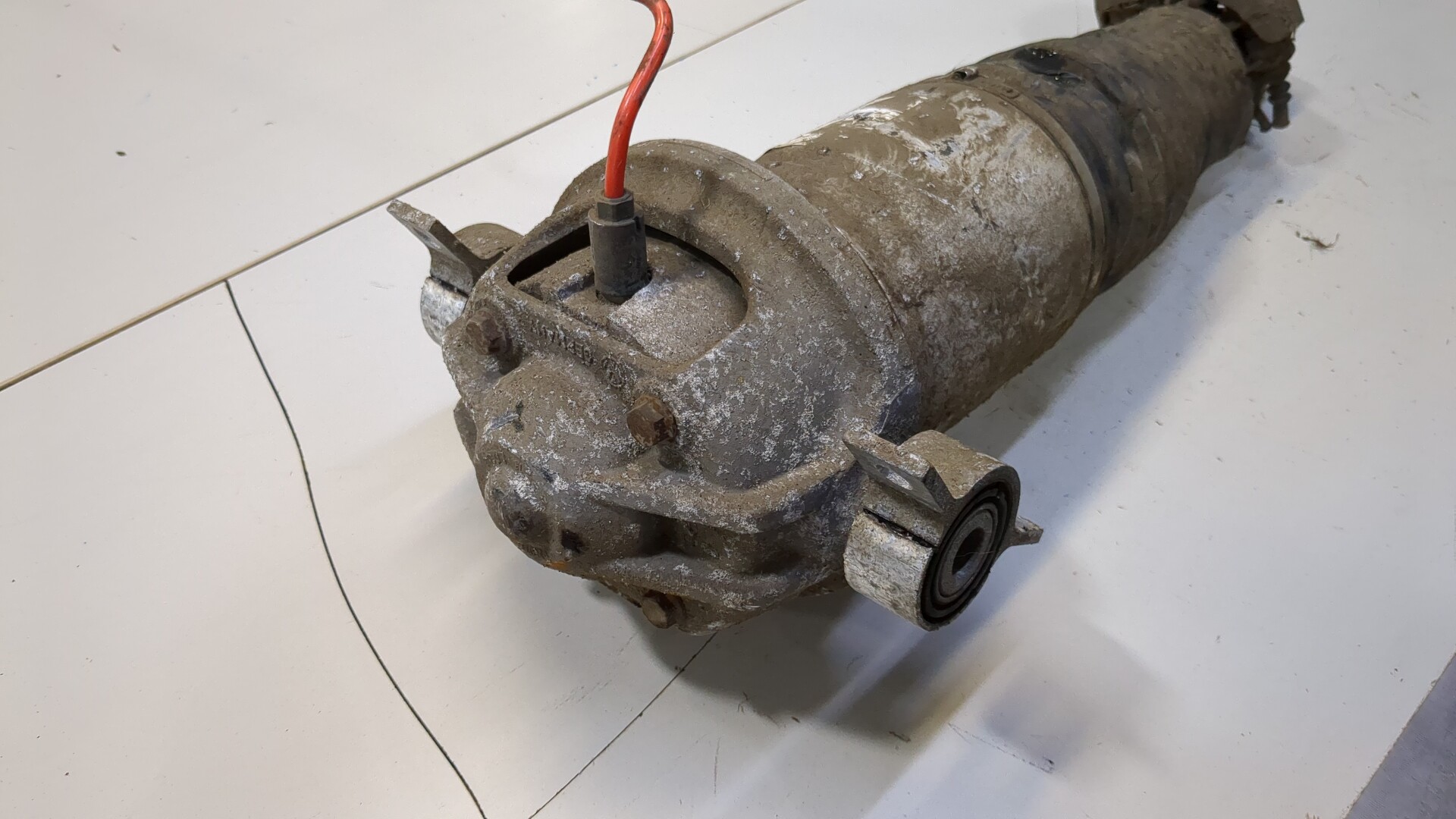 Амортизатор задний левый