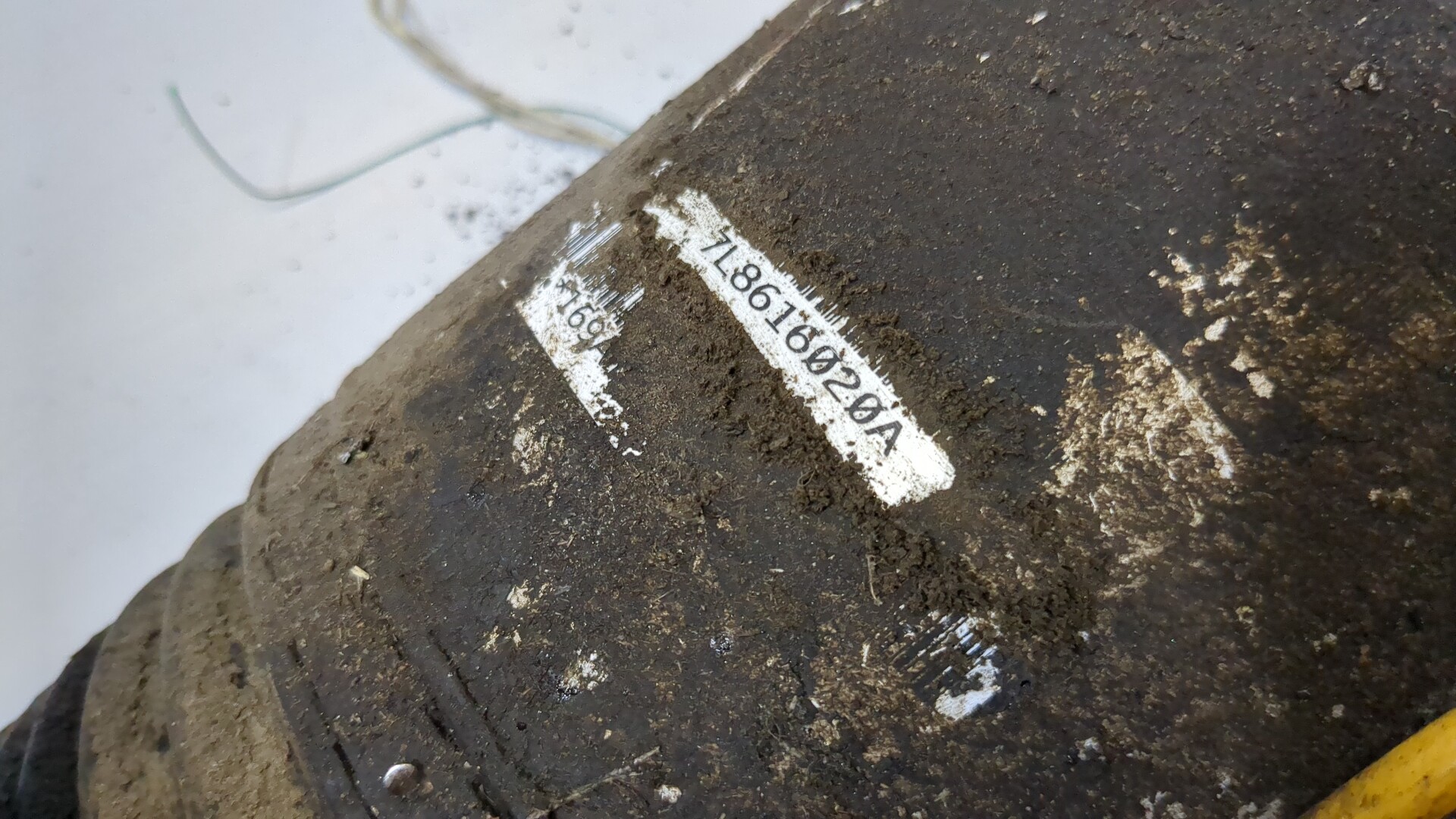 Амортизатор задний правый