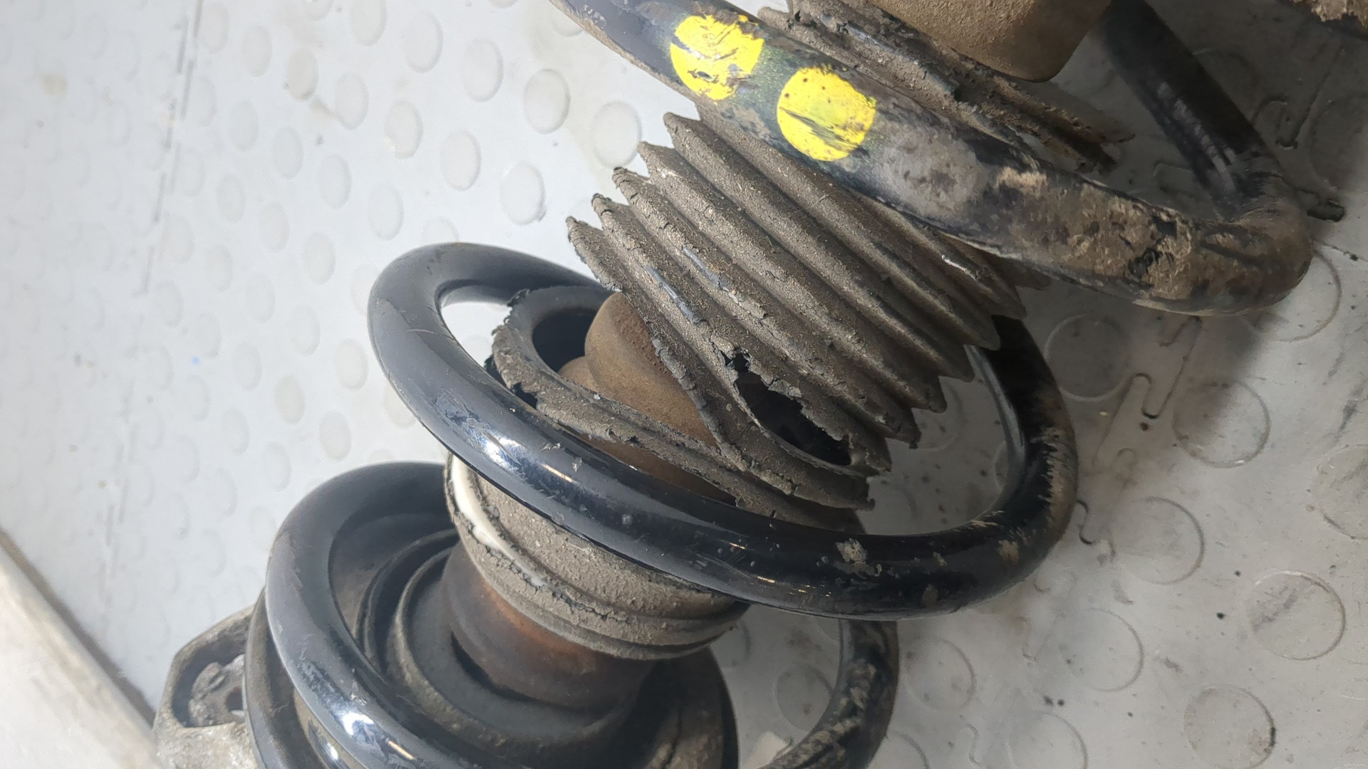 Амортизатор передний