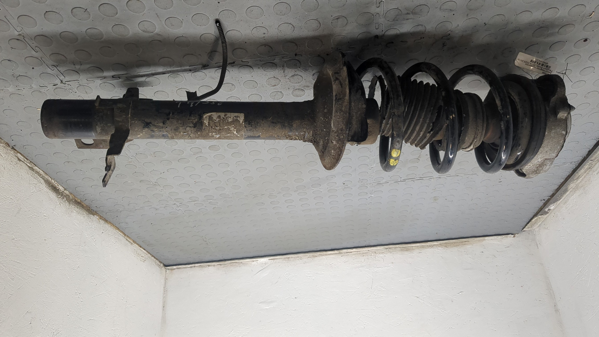 Амортизатор передний