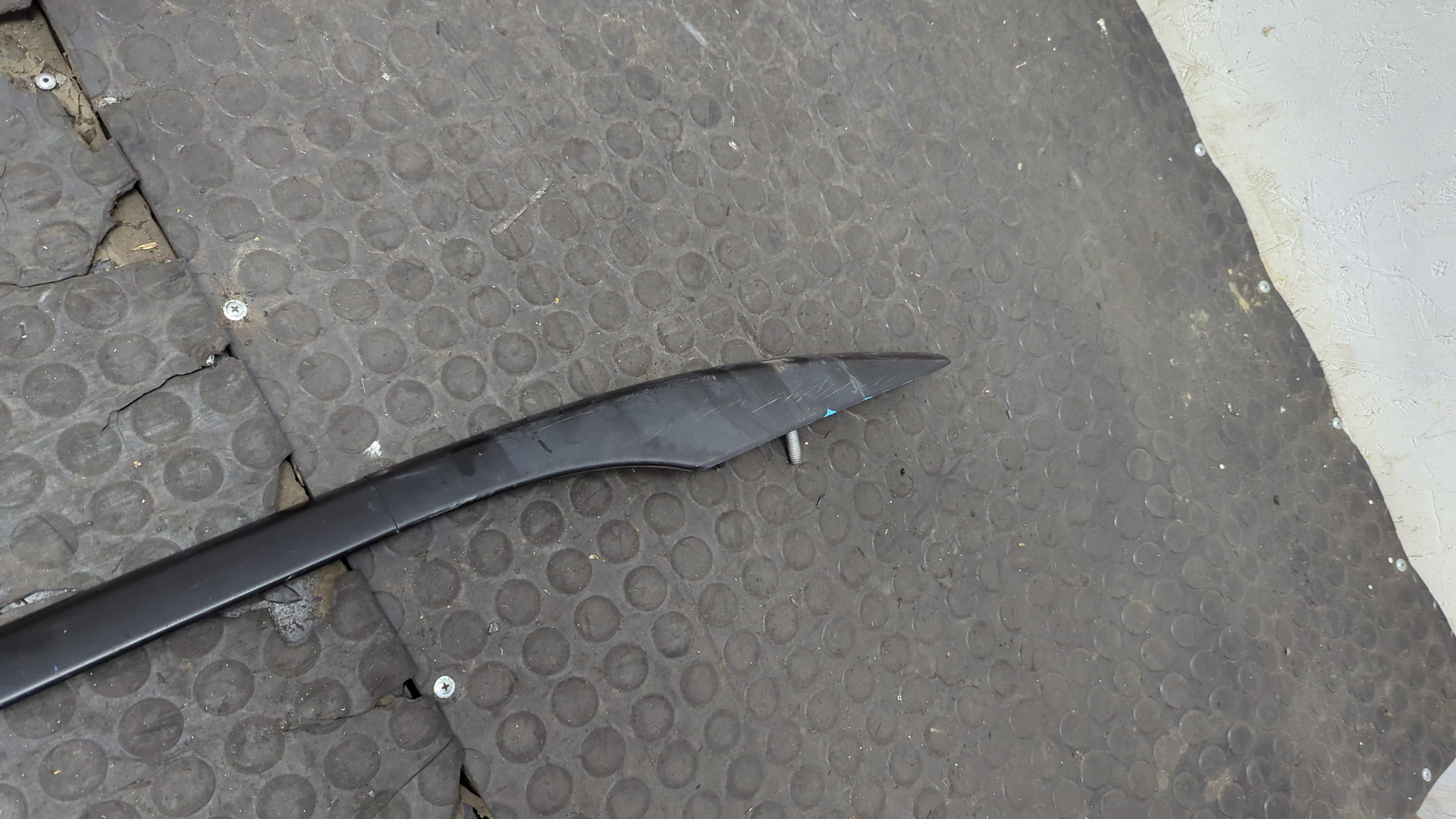 Рейлинг (релинг) правый (планка на крышу)