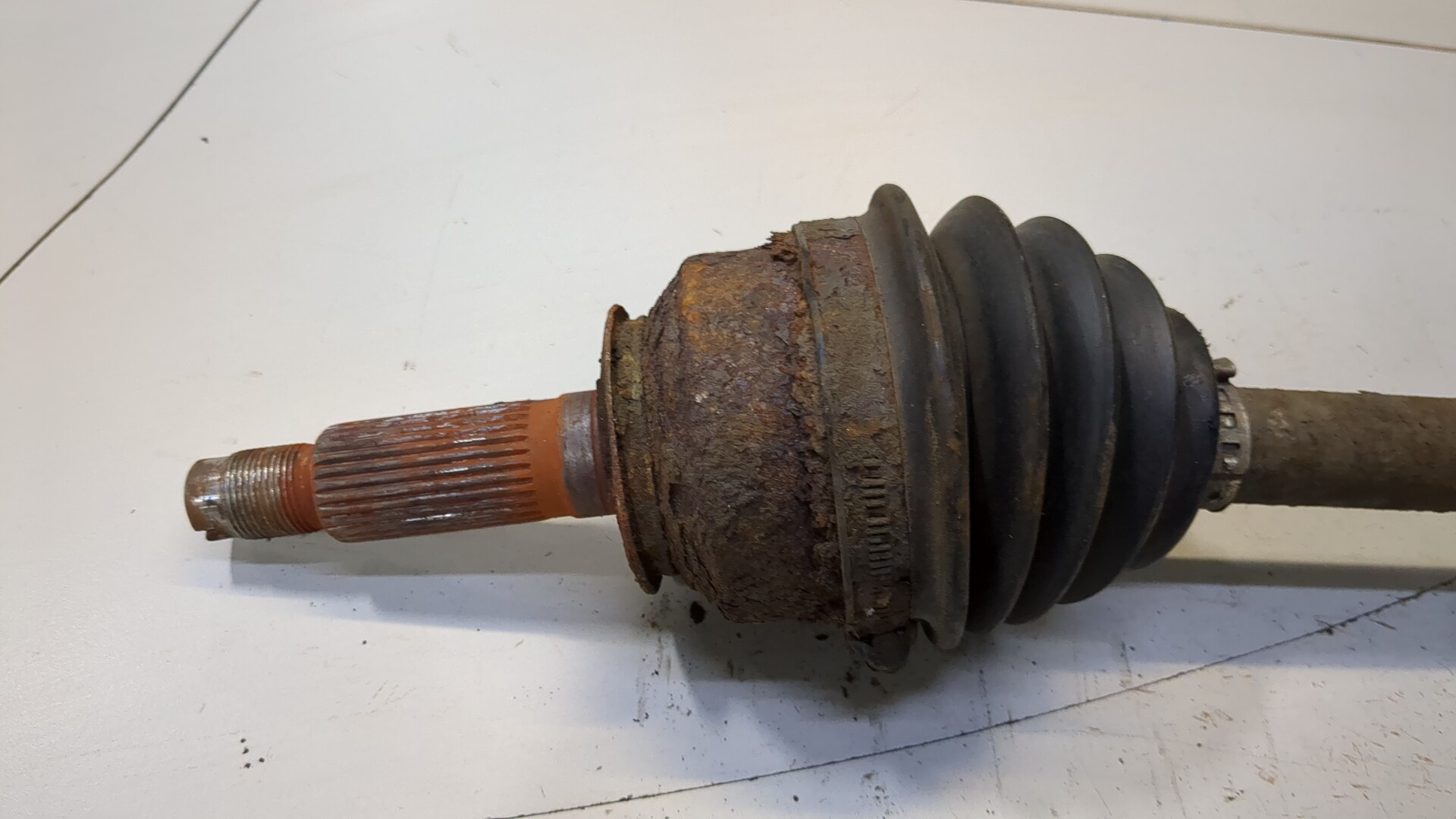 Полуось передняя левая