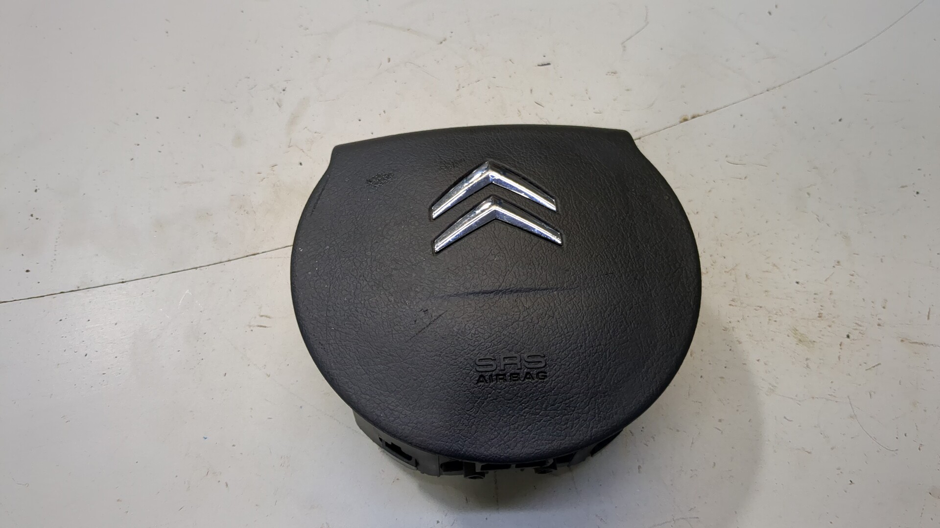 Подушка безопасности в рулевое колесо