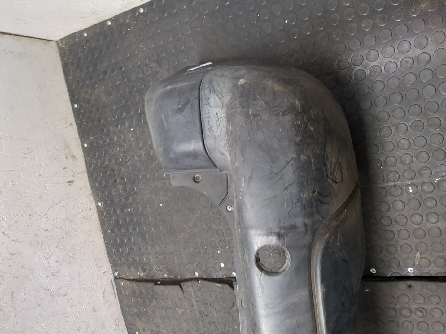 Бампер задний