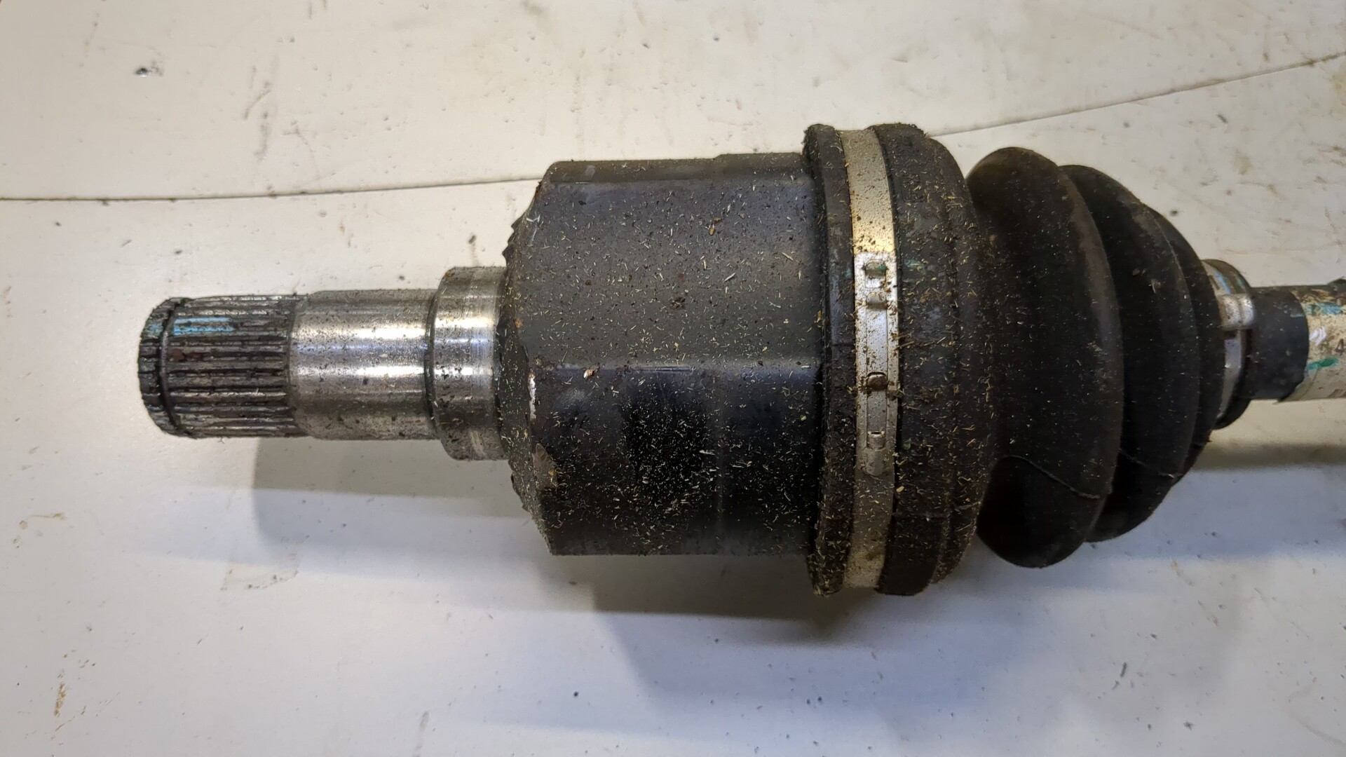 Полуось передняя левая