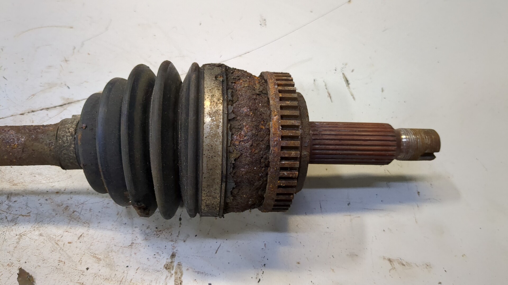 Полуось передняя левая