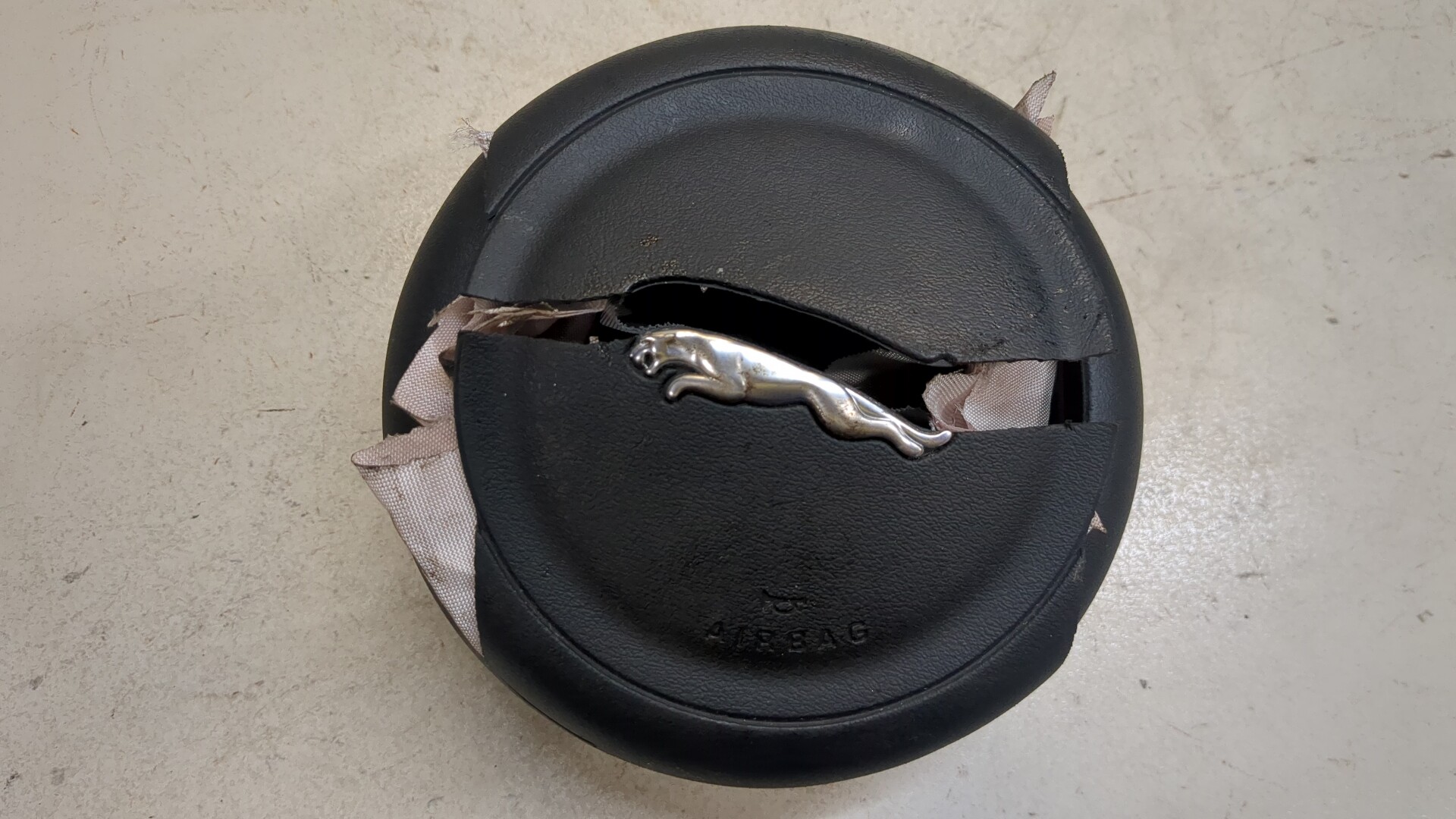 Подушка безопасности в рулевое колесо