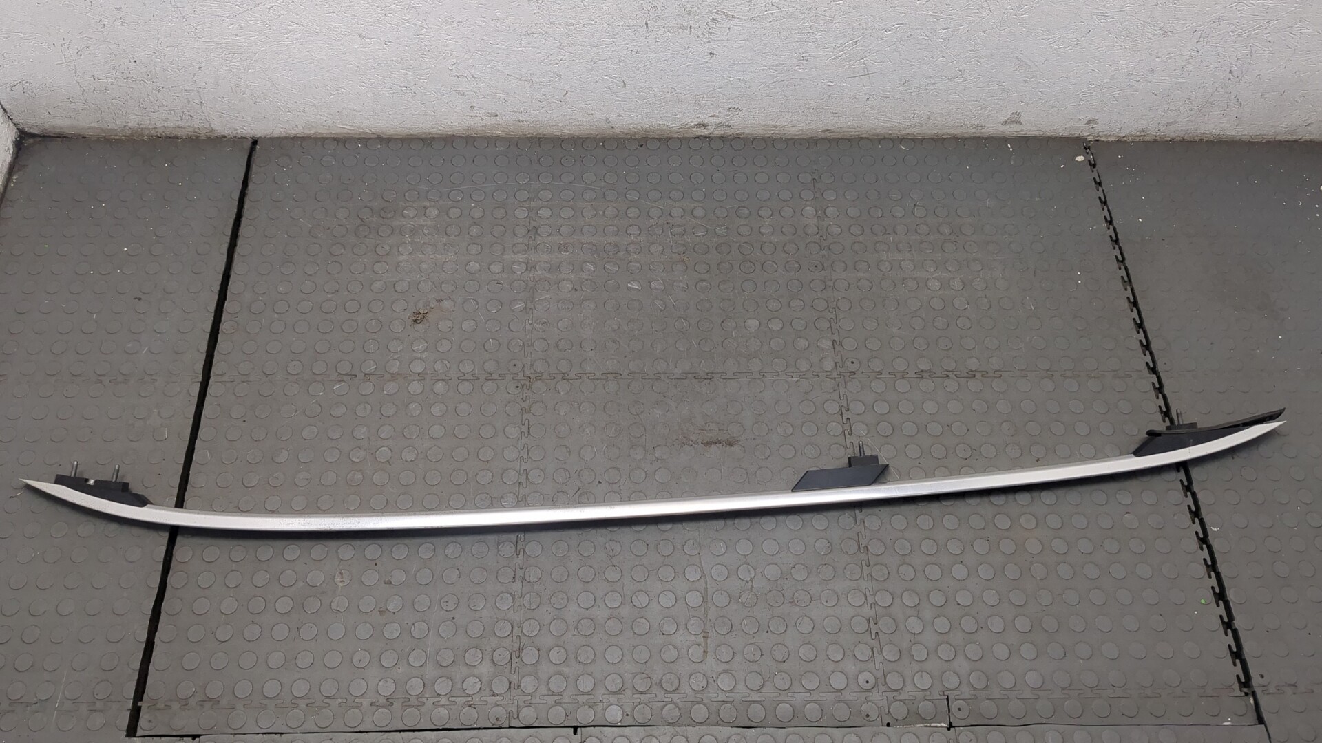 Рейлинг (релинг) левый (планка на крышу)