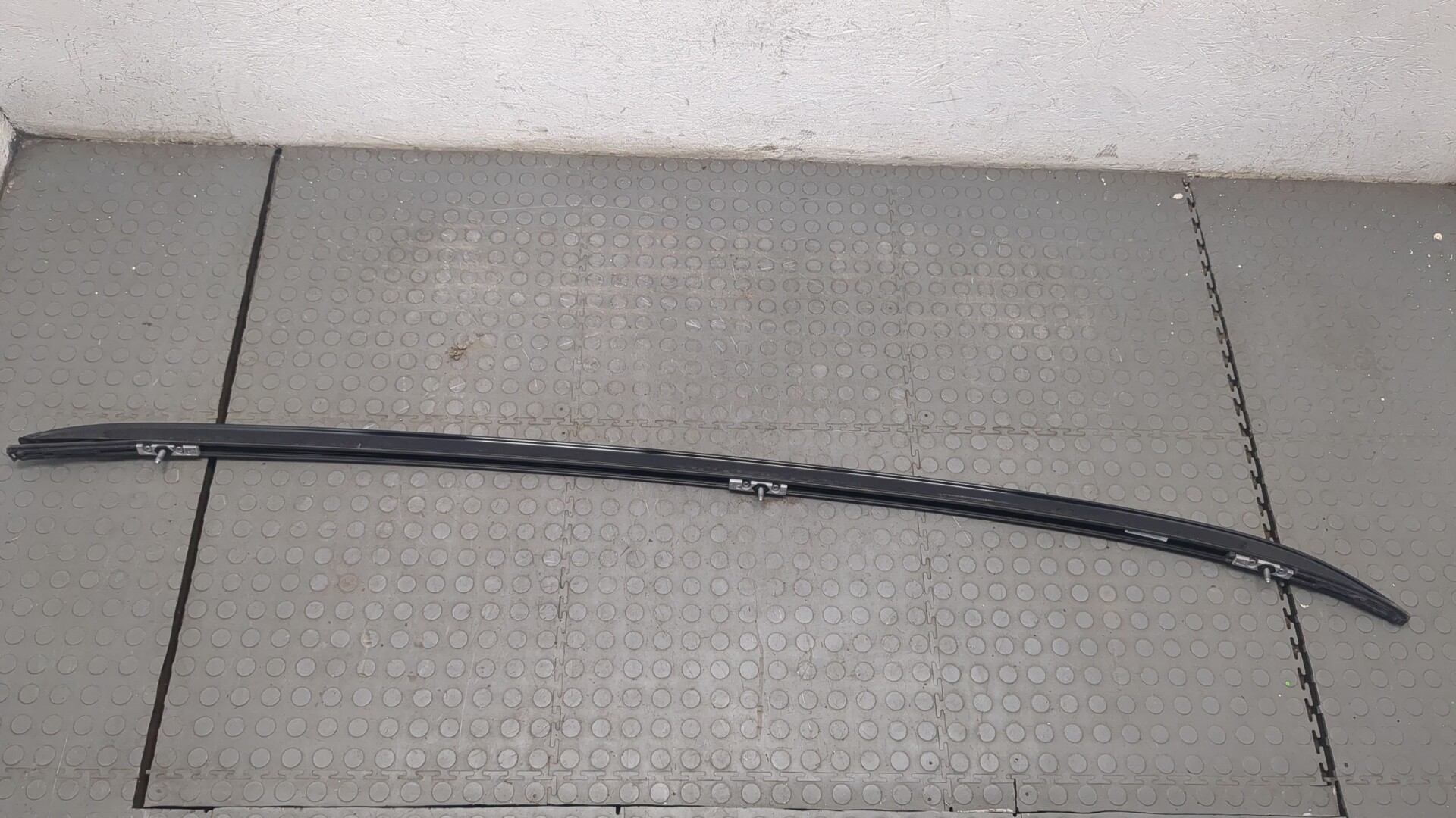 Рейлинг (релинг) левый (планка на крышу)