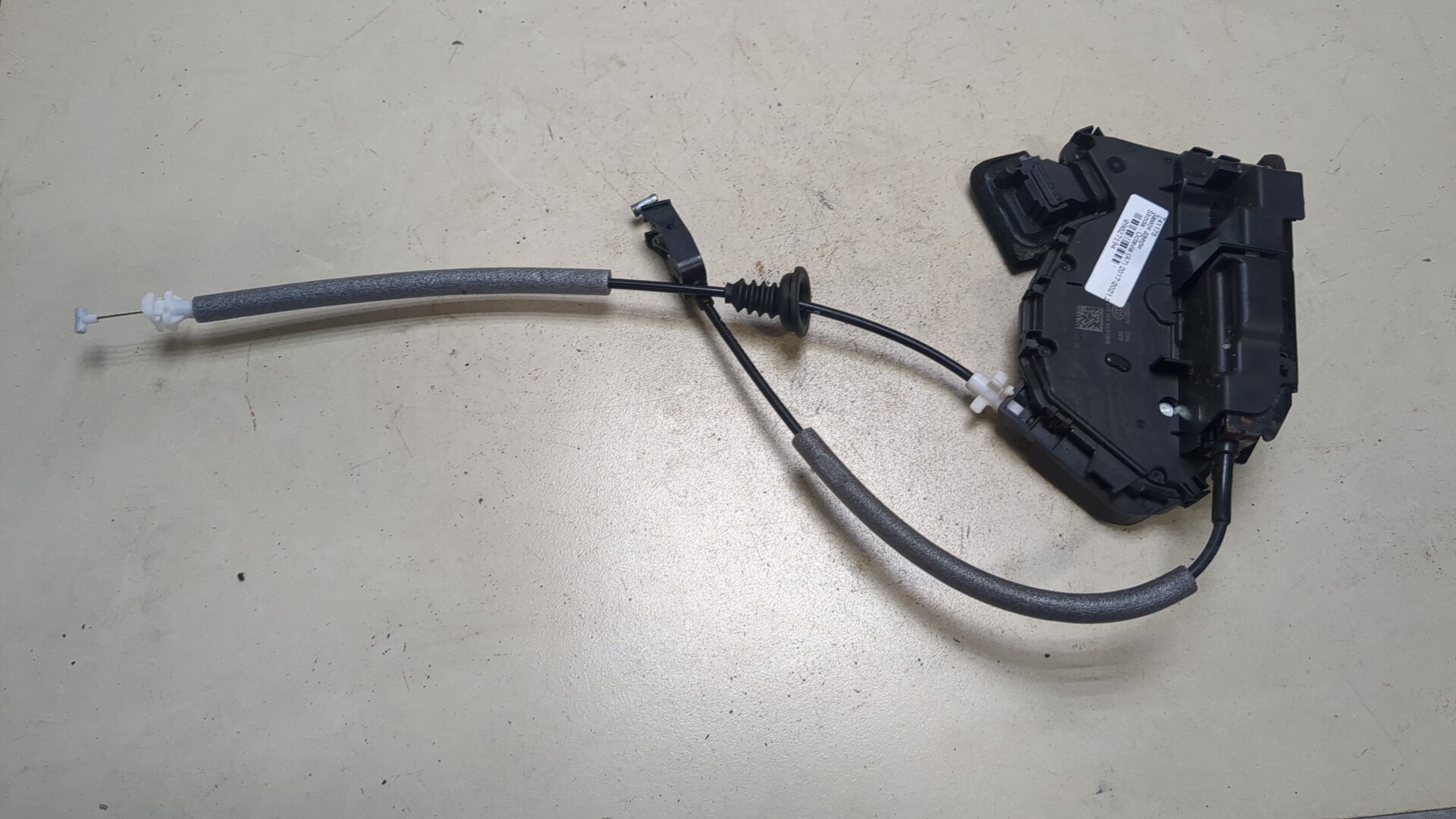 Замок двери задней левой