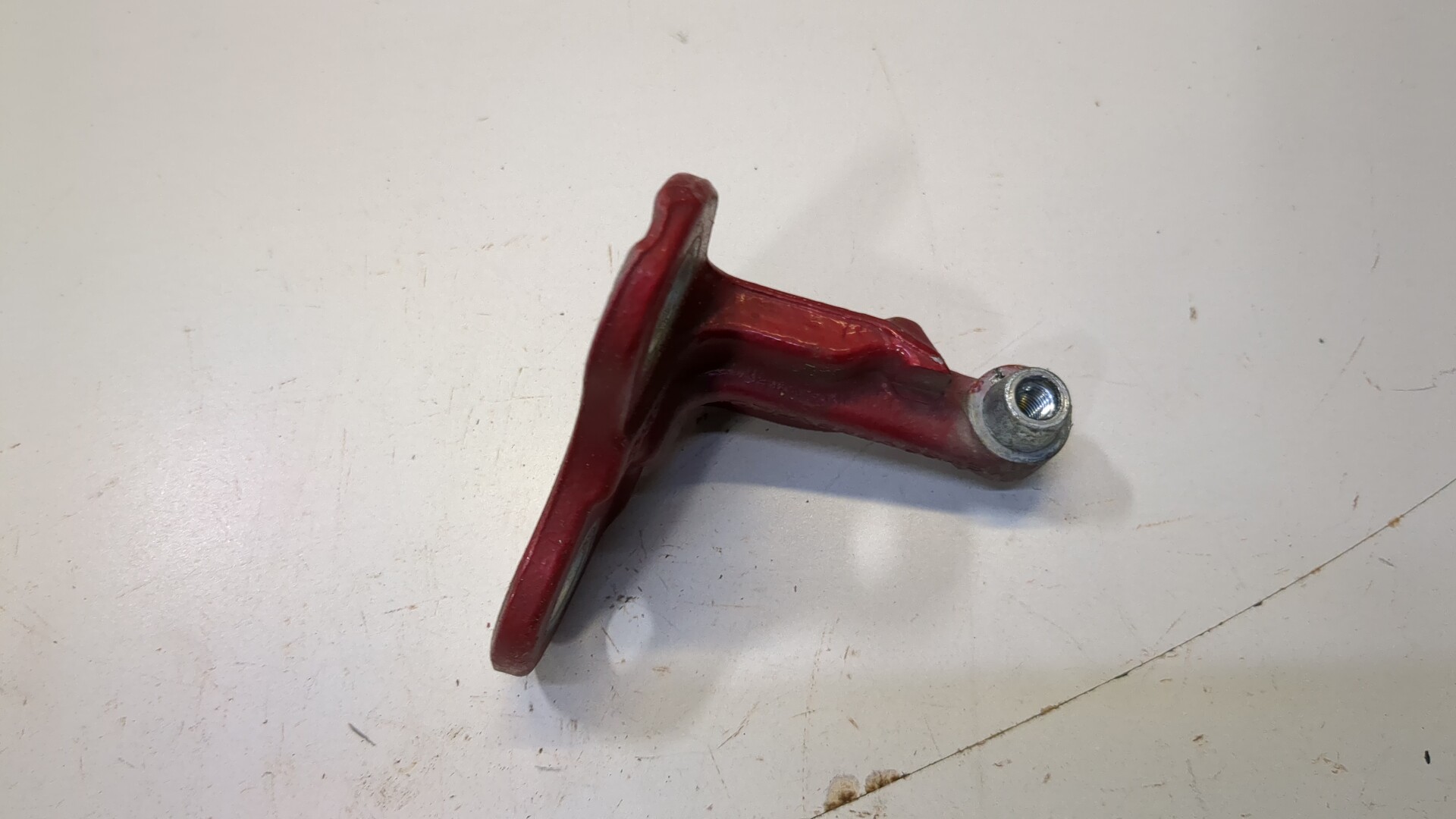 Петля двери