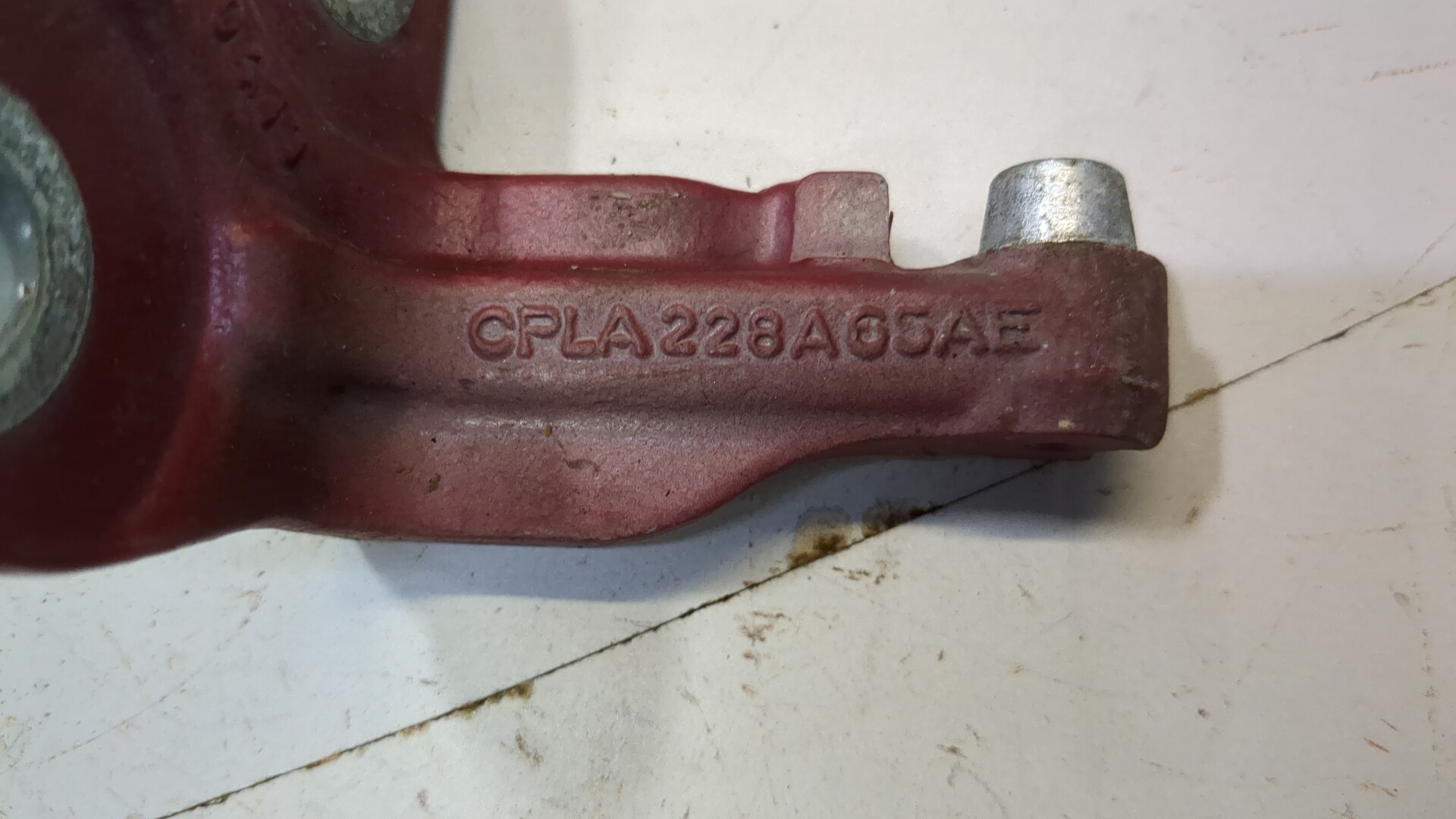 Петля двери