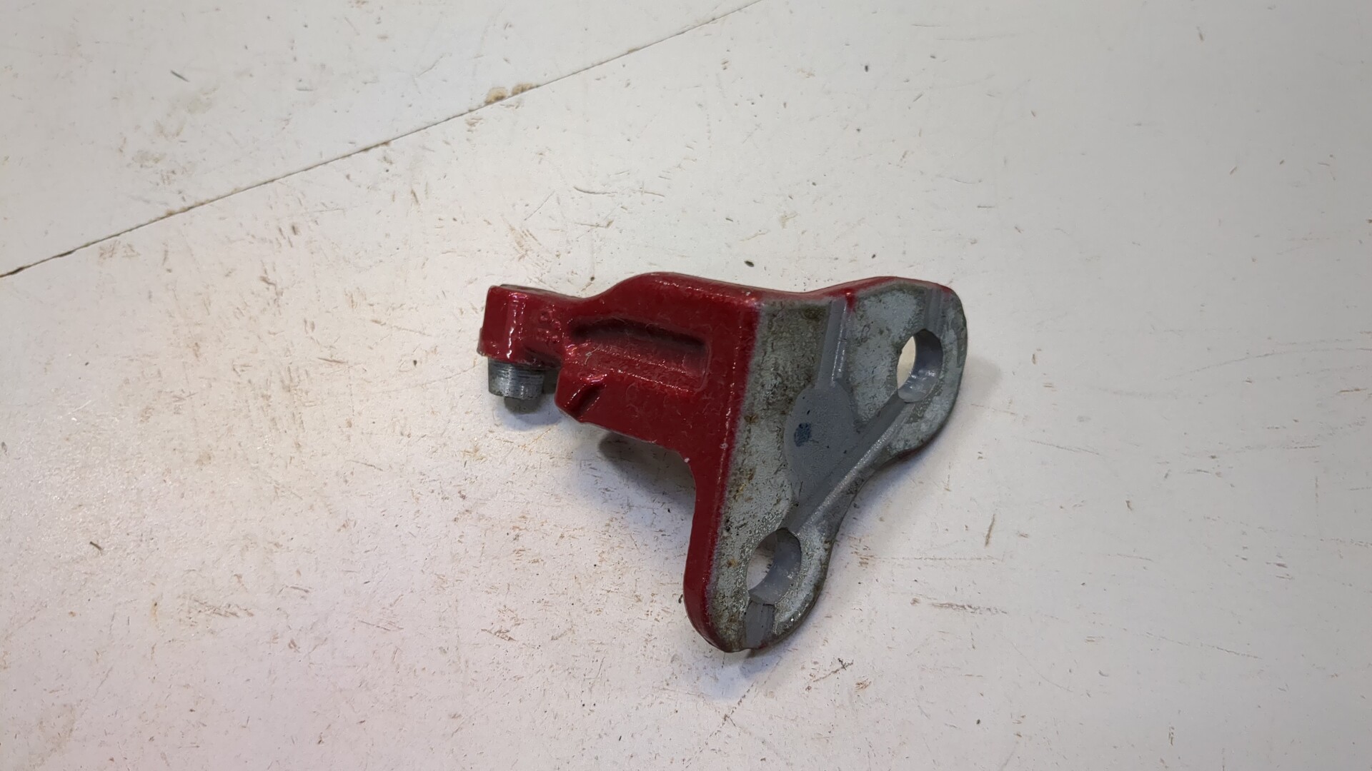 Петля двери