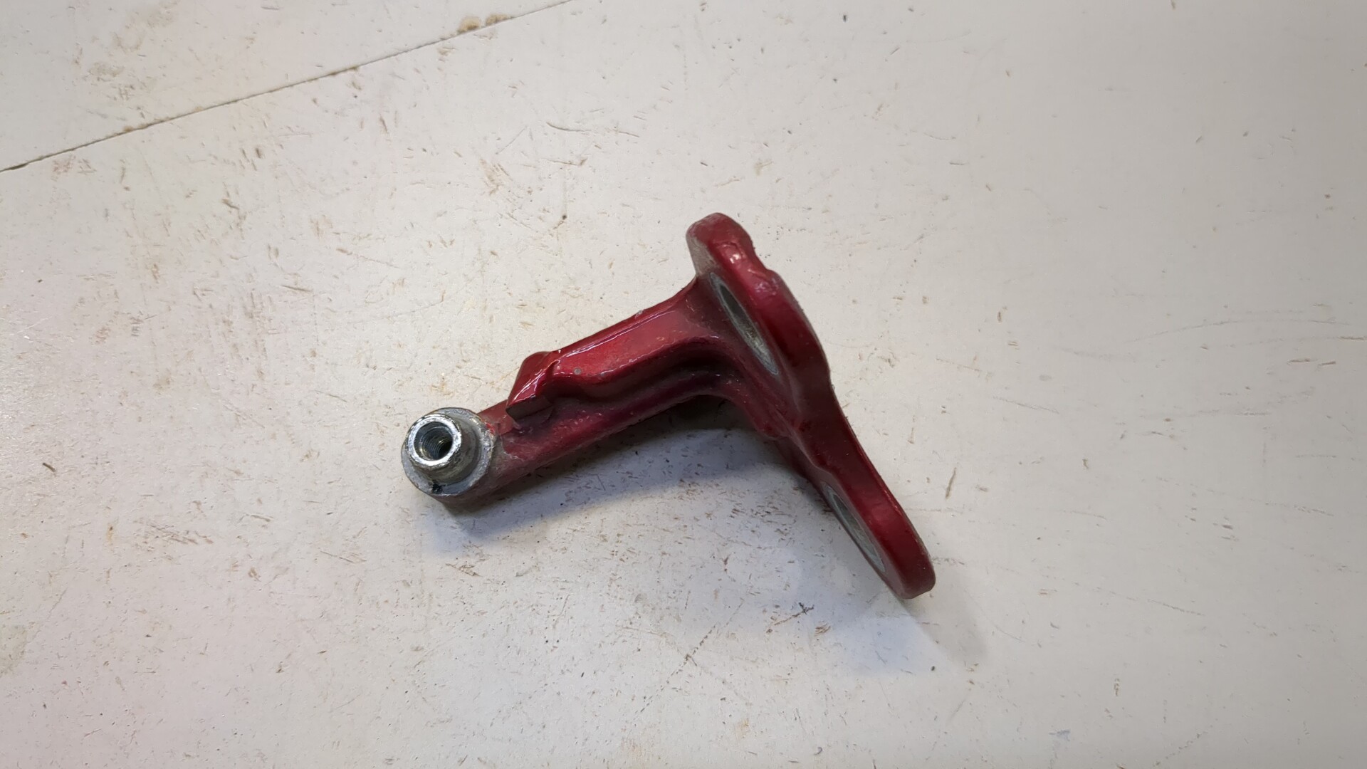 Петля двери