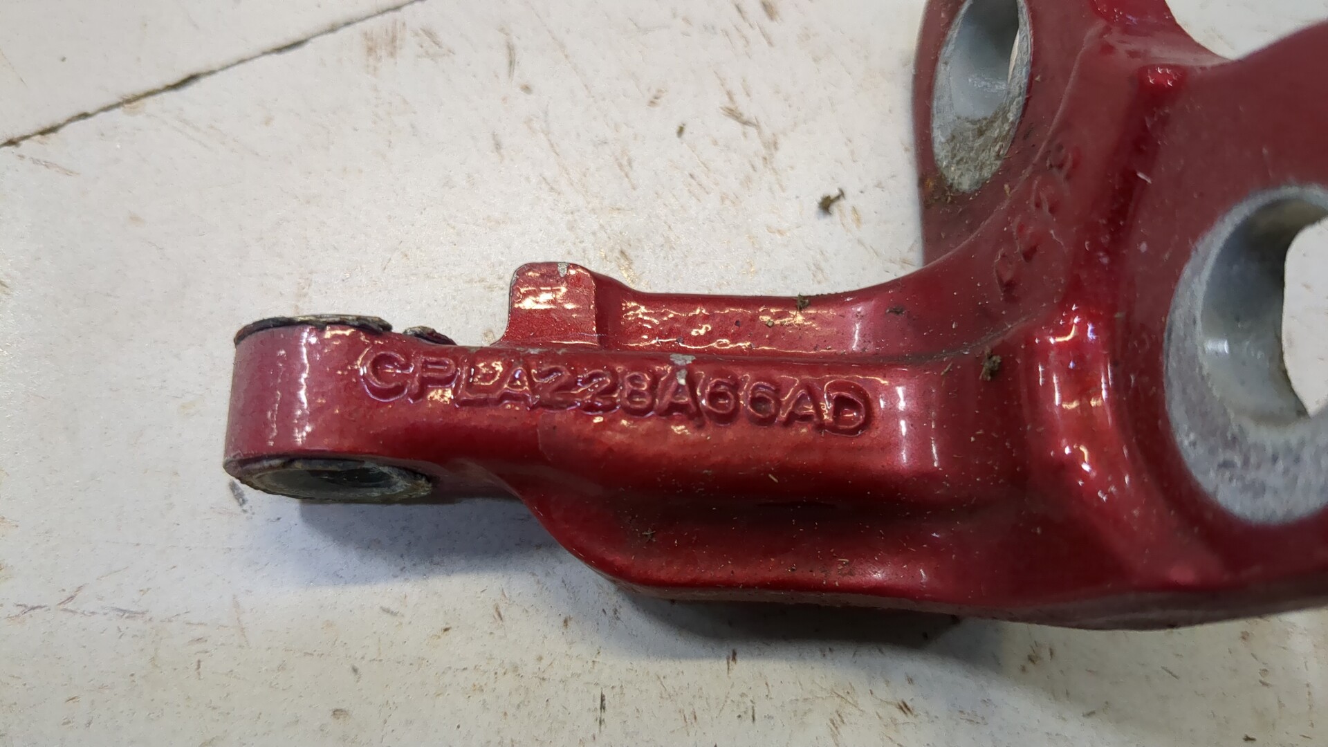 Петля двери