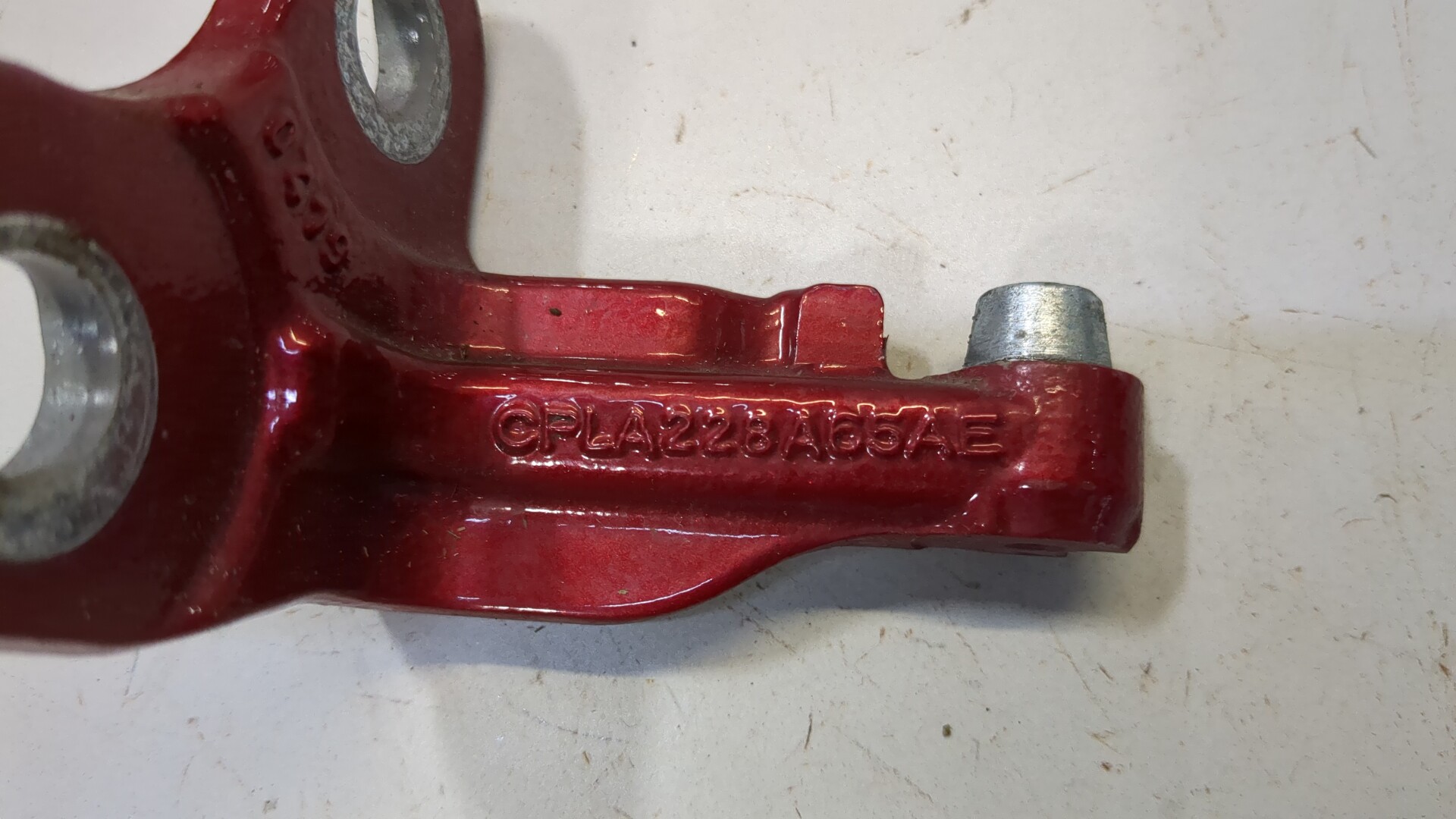 Петля двери