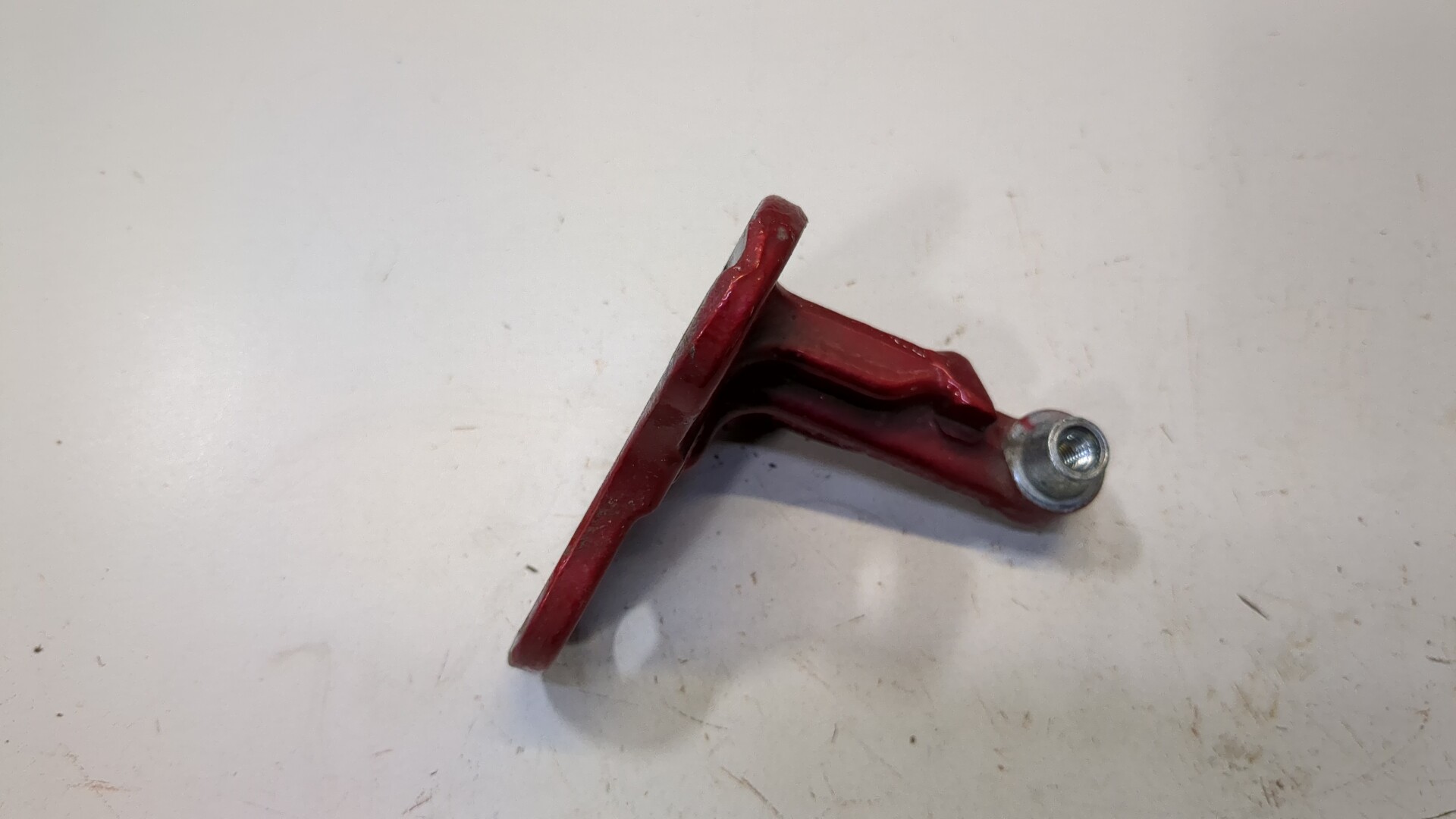 Петля двери