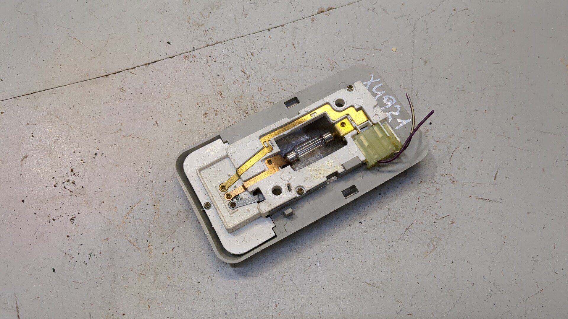 Плафон салонный