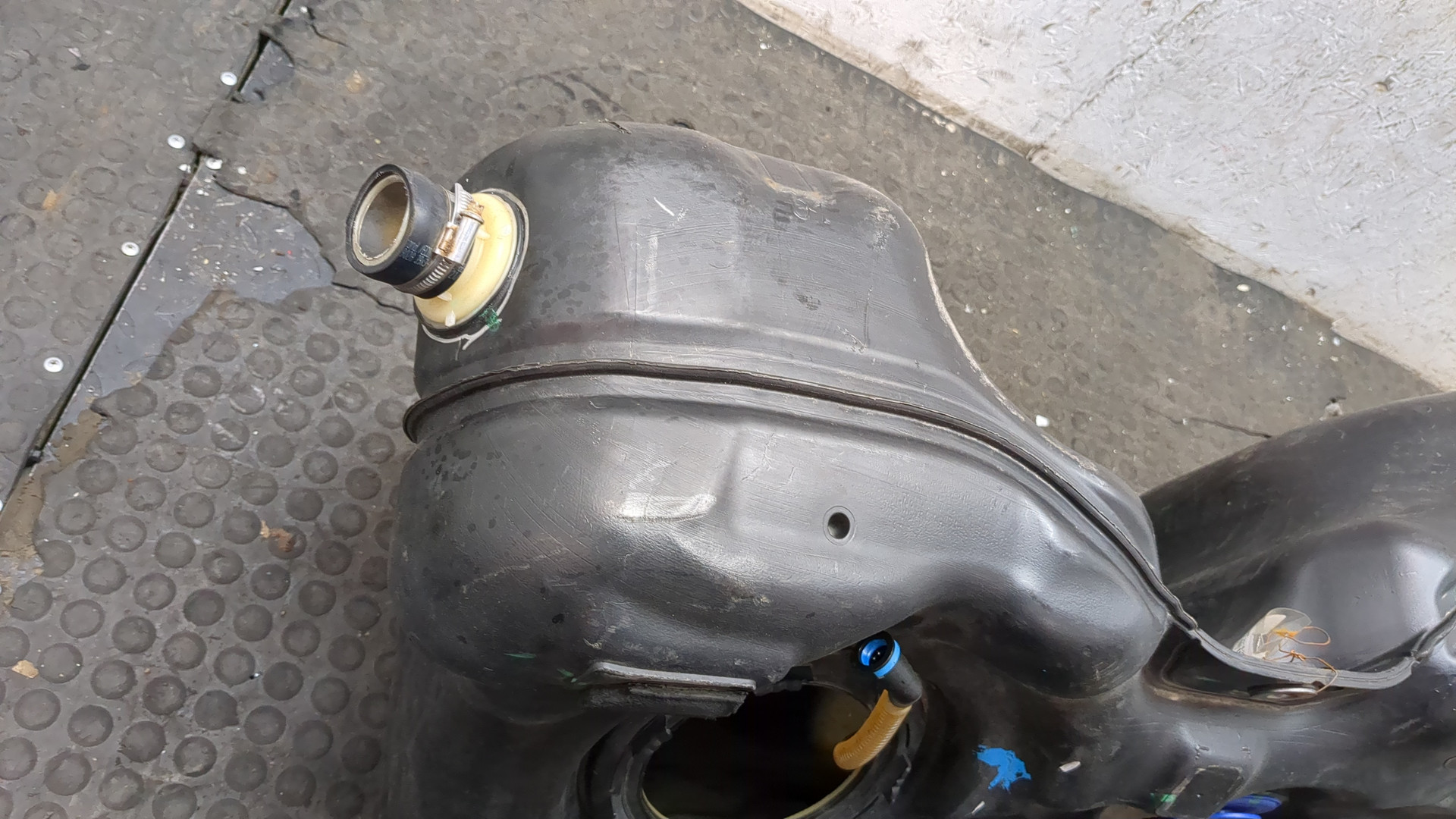 Бак топливный