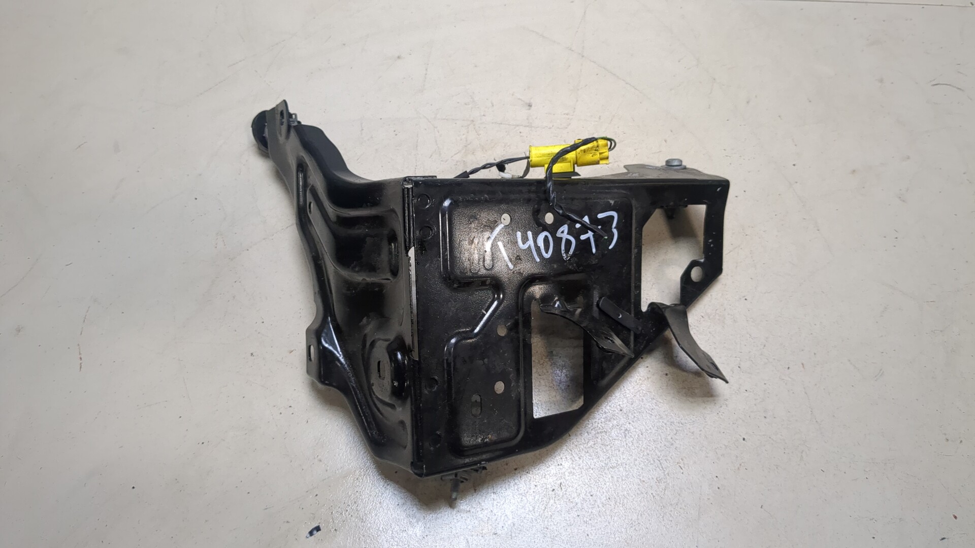 Кронштейн фар правый