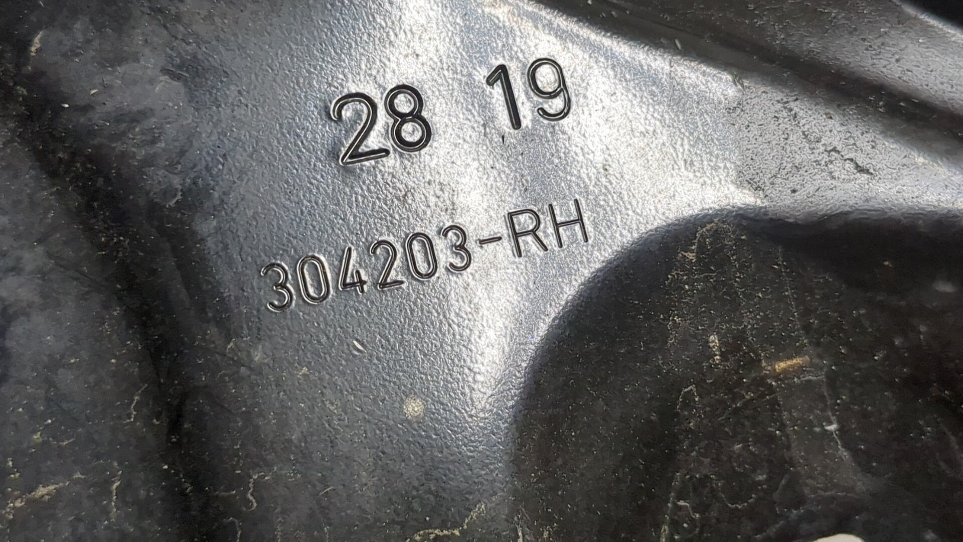 Кронштейн фар правый