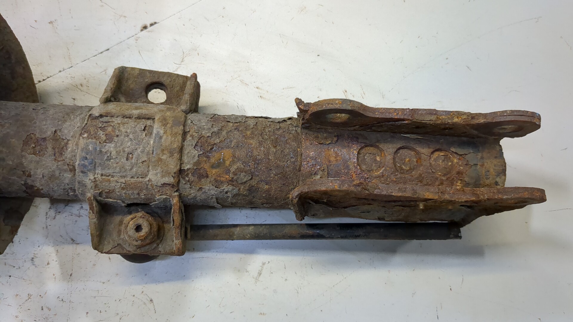 Амортизатор передний