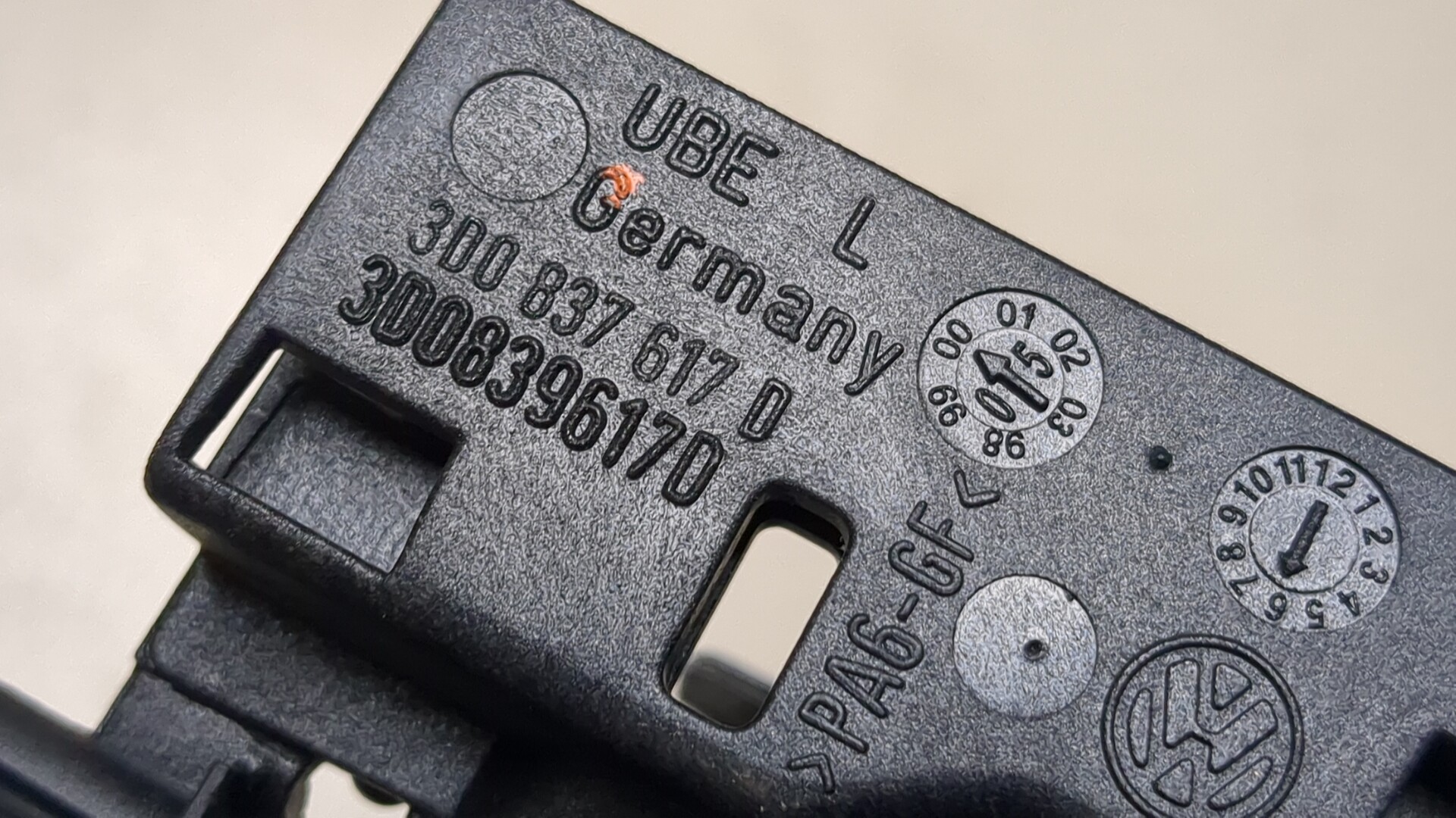 Ручка двери передней внутренняя левая