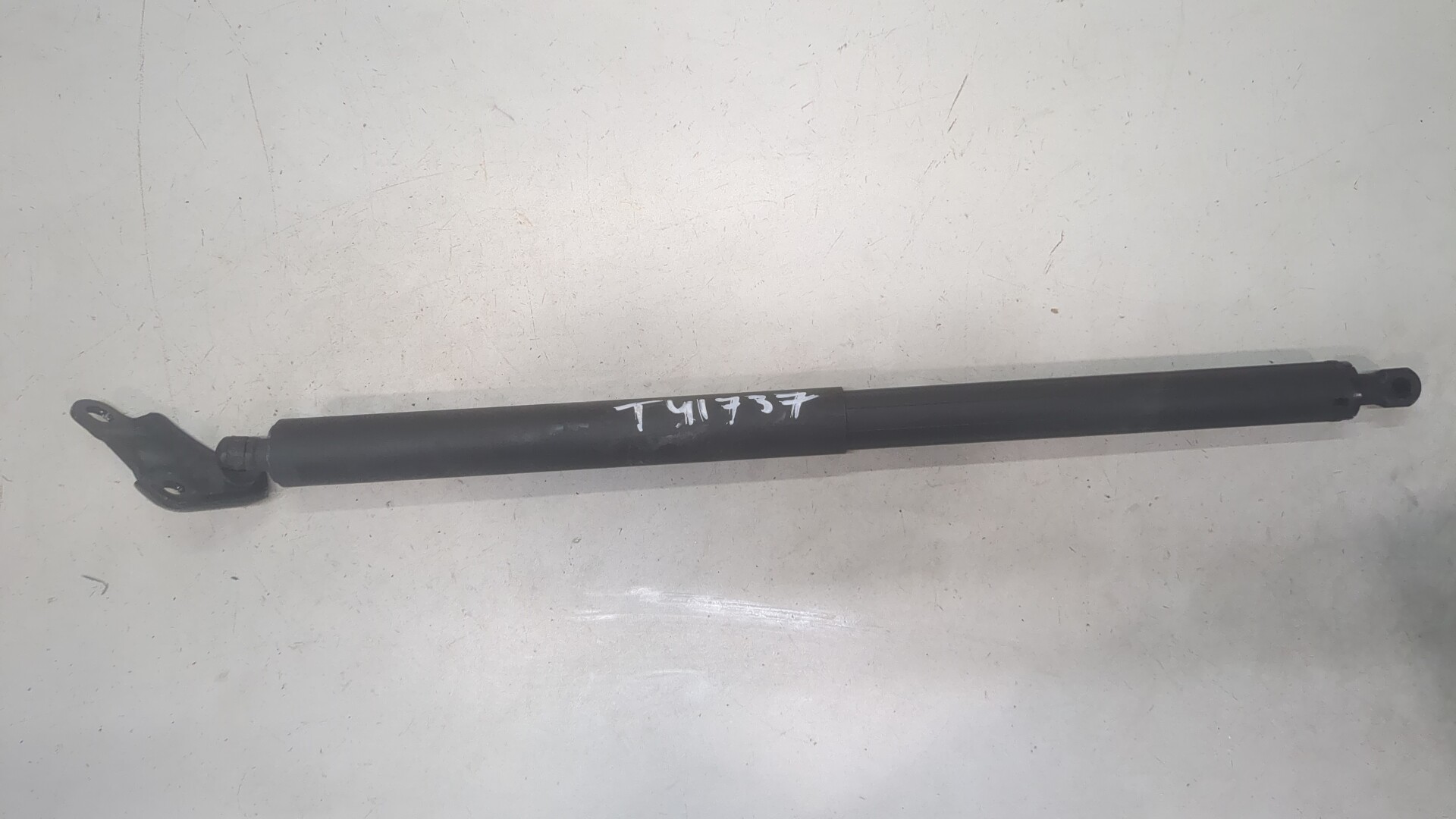 Амортизатор крышки багажника