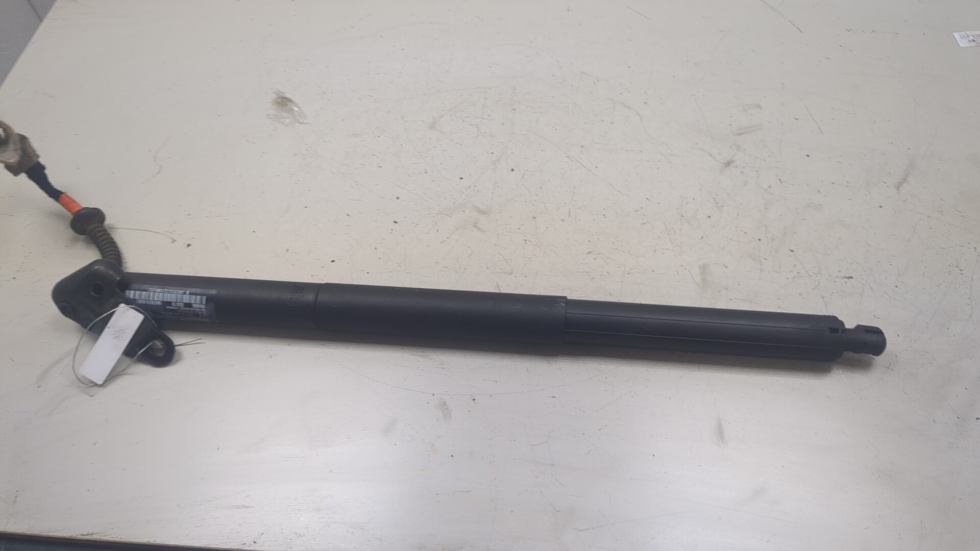 Амортизатор крышки багажника