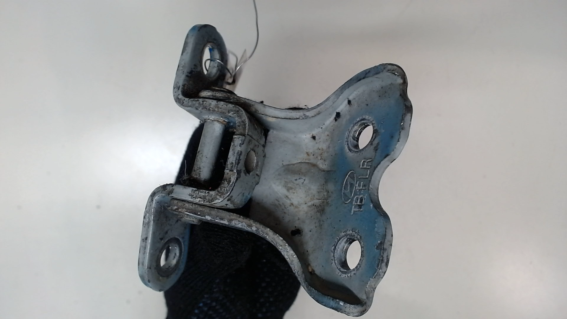 Петля двери