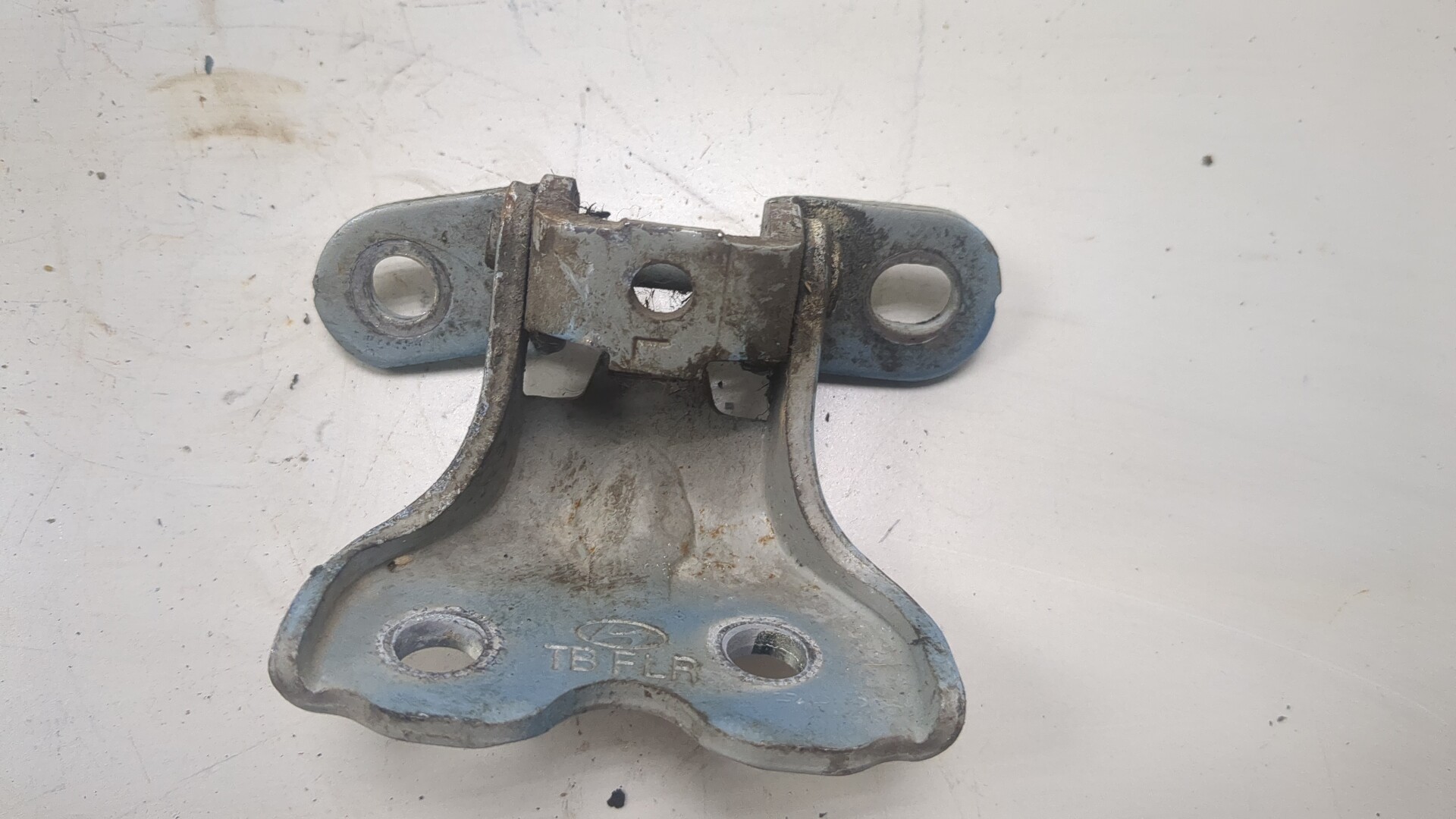 Петля двери