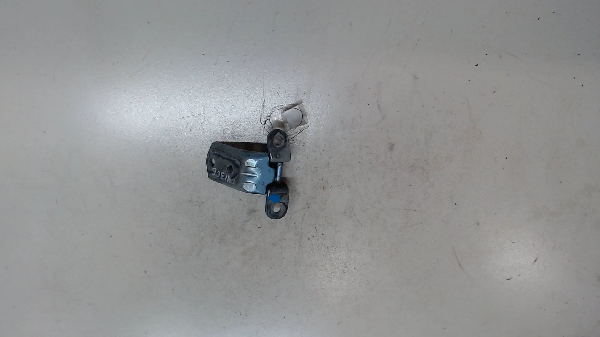 Петля двери