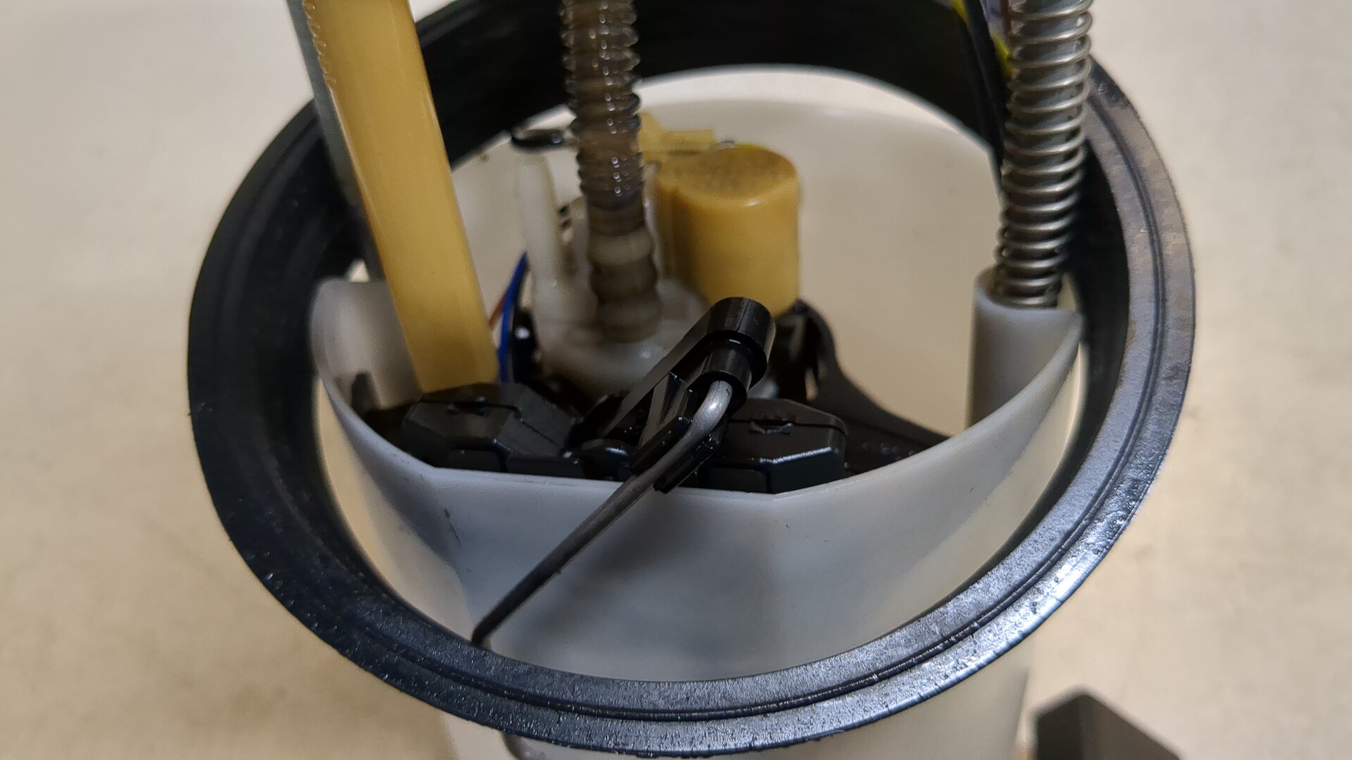 Насос топливный электрический