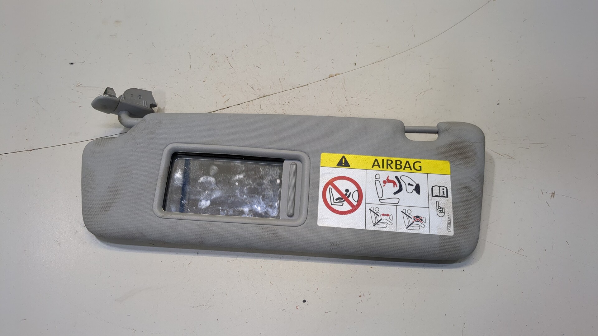 Козырек солнцезащитный