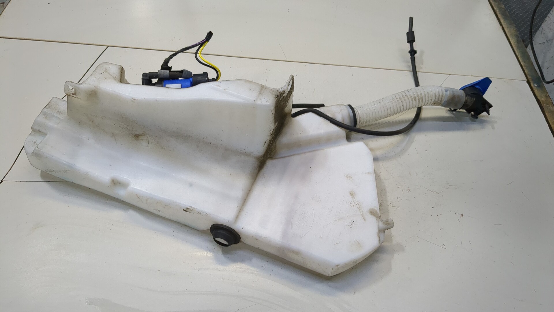 Бачок омывателя лобового стекла