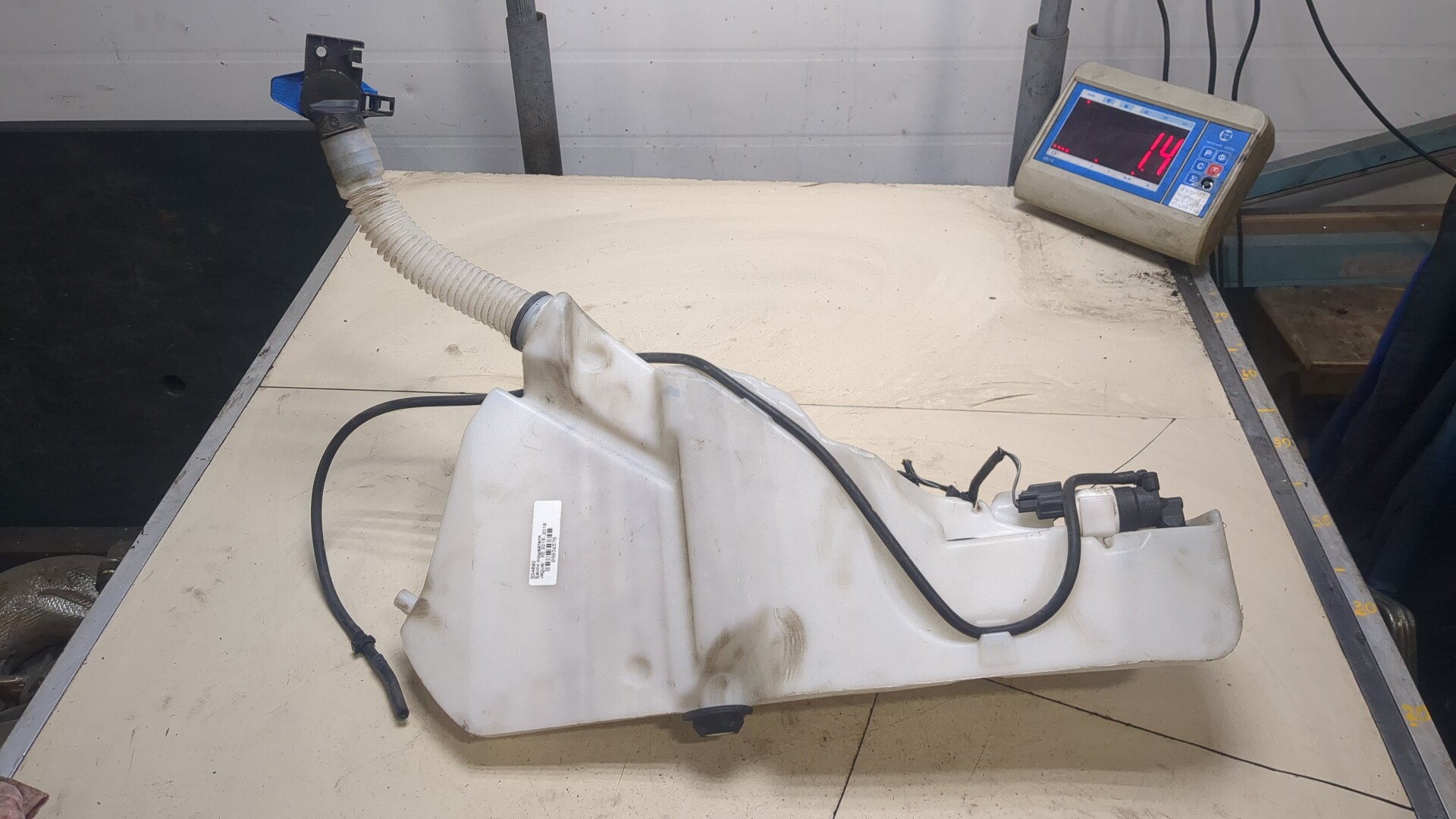 Бачок омывателя лобового стекла