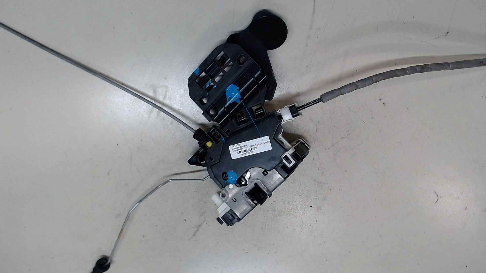 Замок двери передней левой